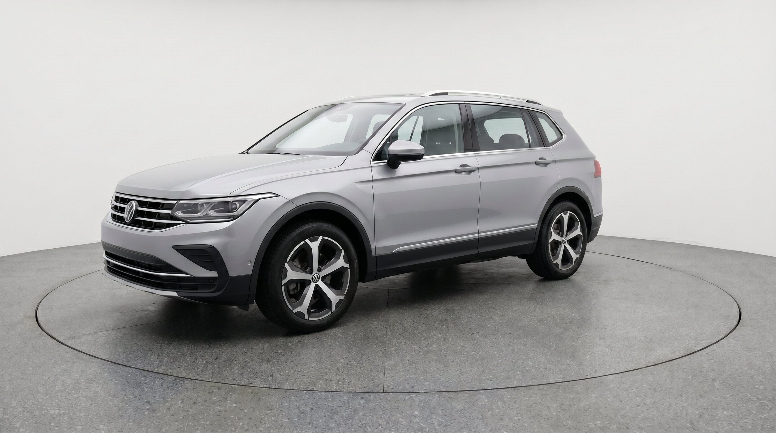 Thumbnail: 2026 Volkswagen Tiguan - 3