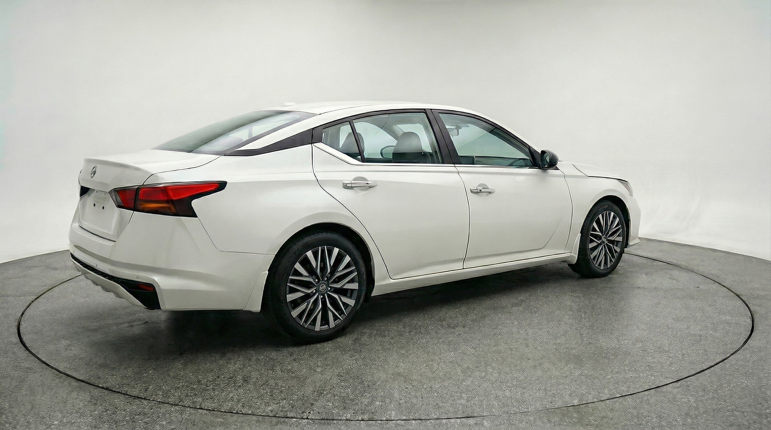 Thumbnail: 2025 Nissan Altima - 9