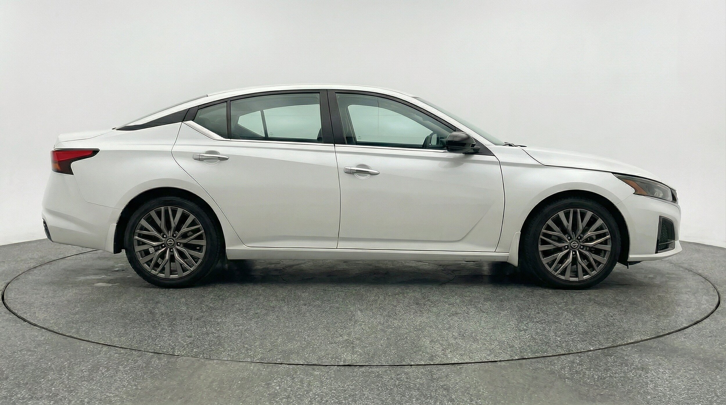 Thumbnail: 2025 Nissan Altima - 10