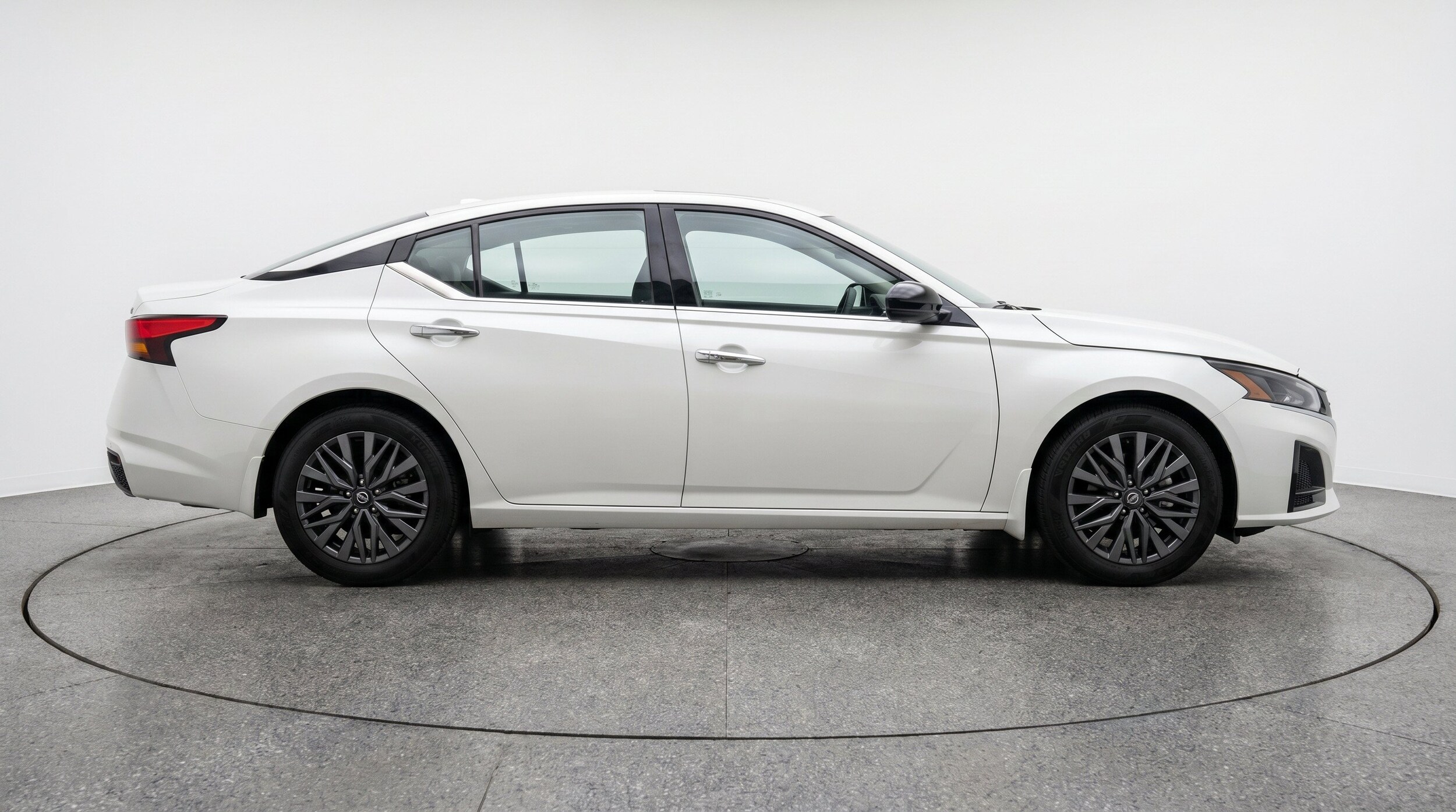 2025 Nissan Altima SV - Photo 11