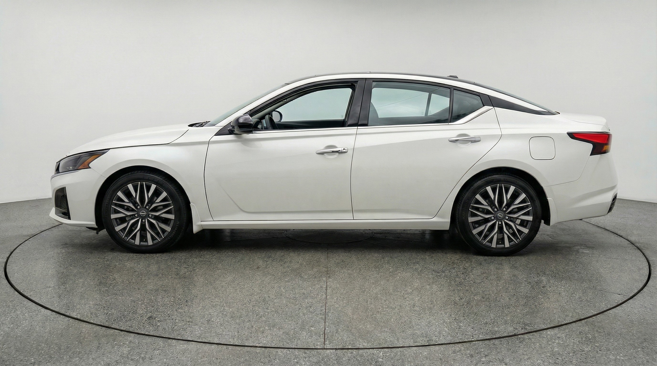Thumbnail: 2025 Nissan Altima - 5