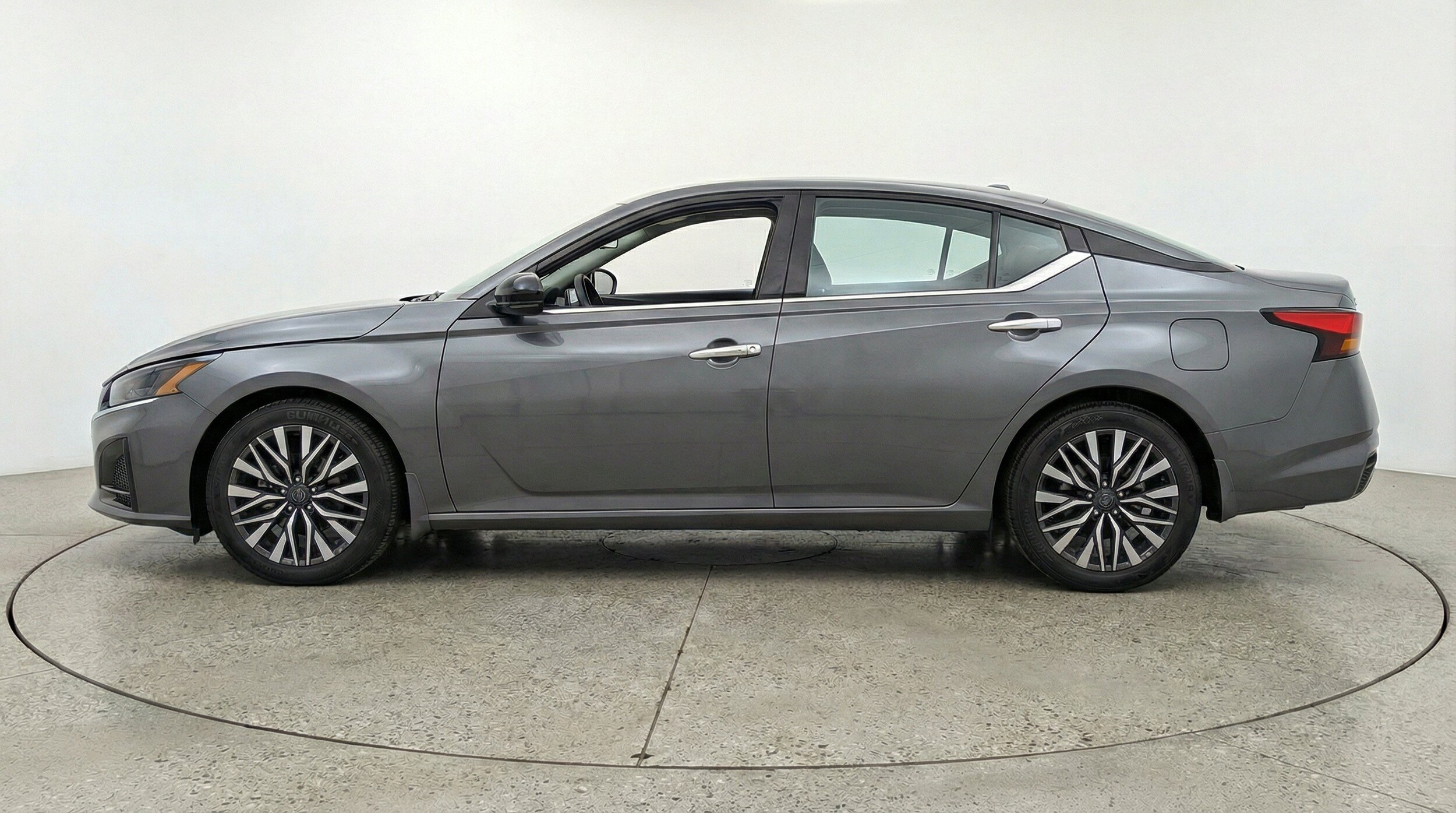 Thumbnail: 2025 Nissan Altima - 5