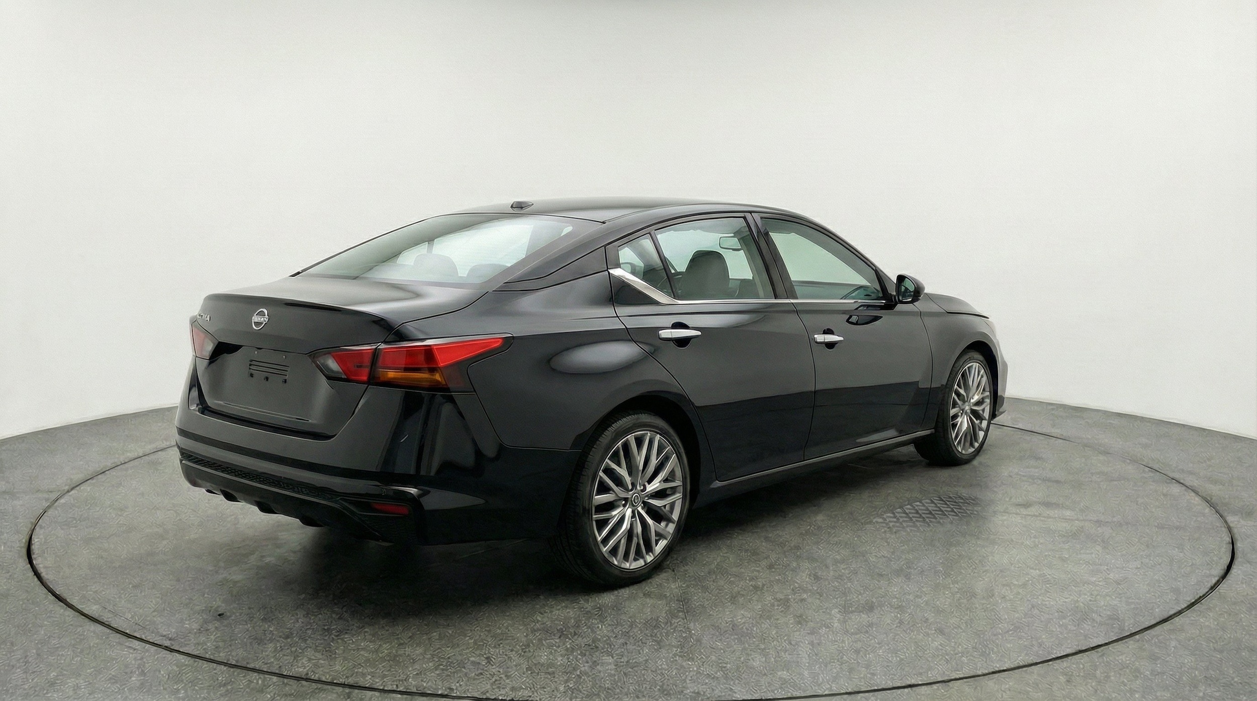 Thumbnail: 2025 Nissan Altima - 9