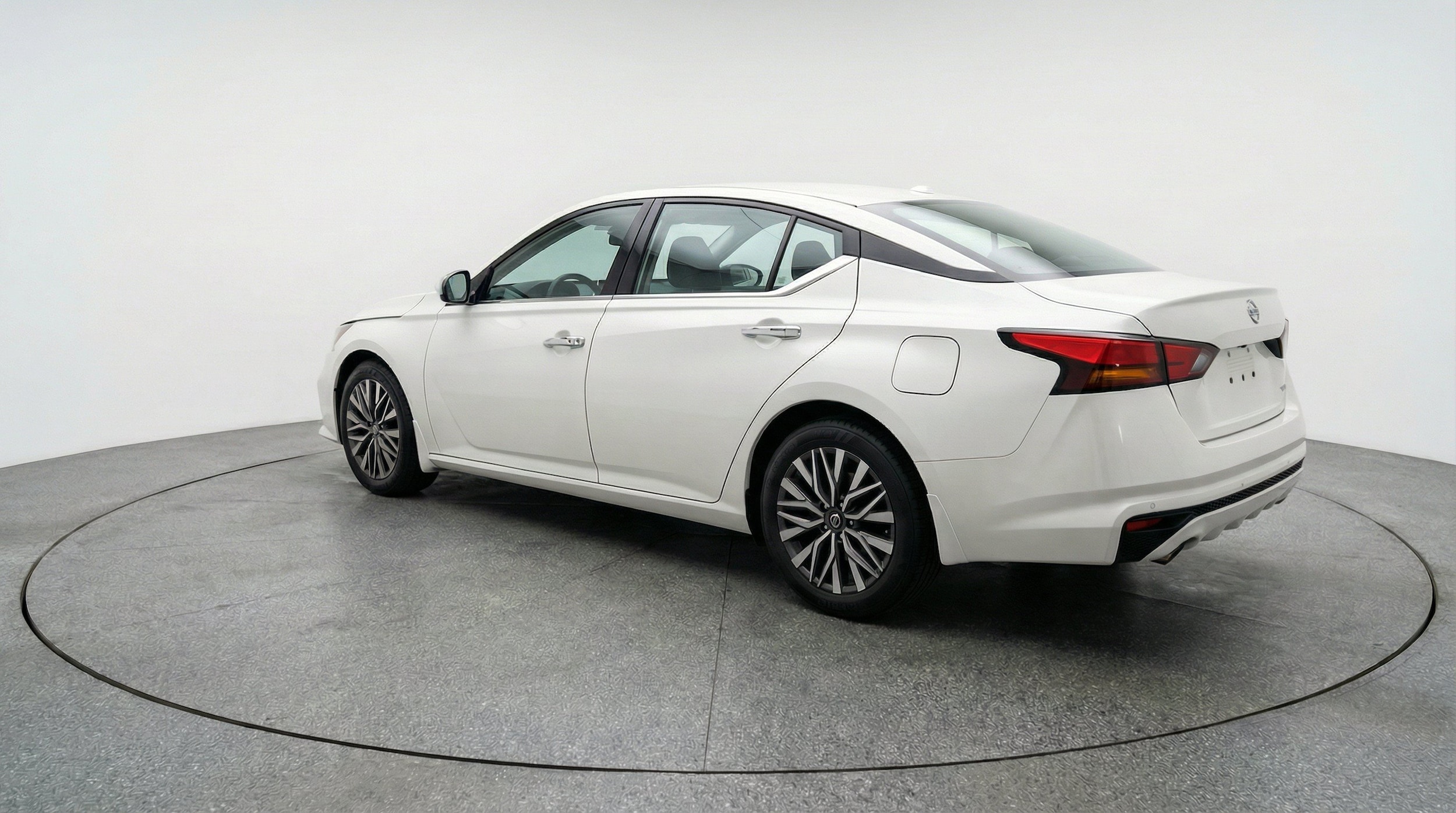 2025 Nissan Altima SV - Photo 6