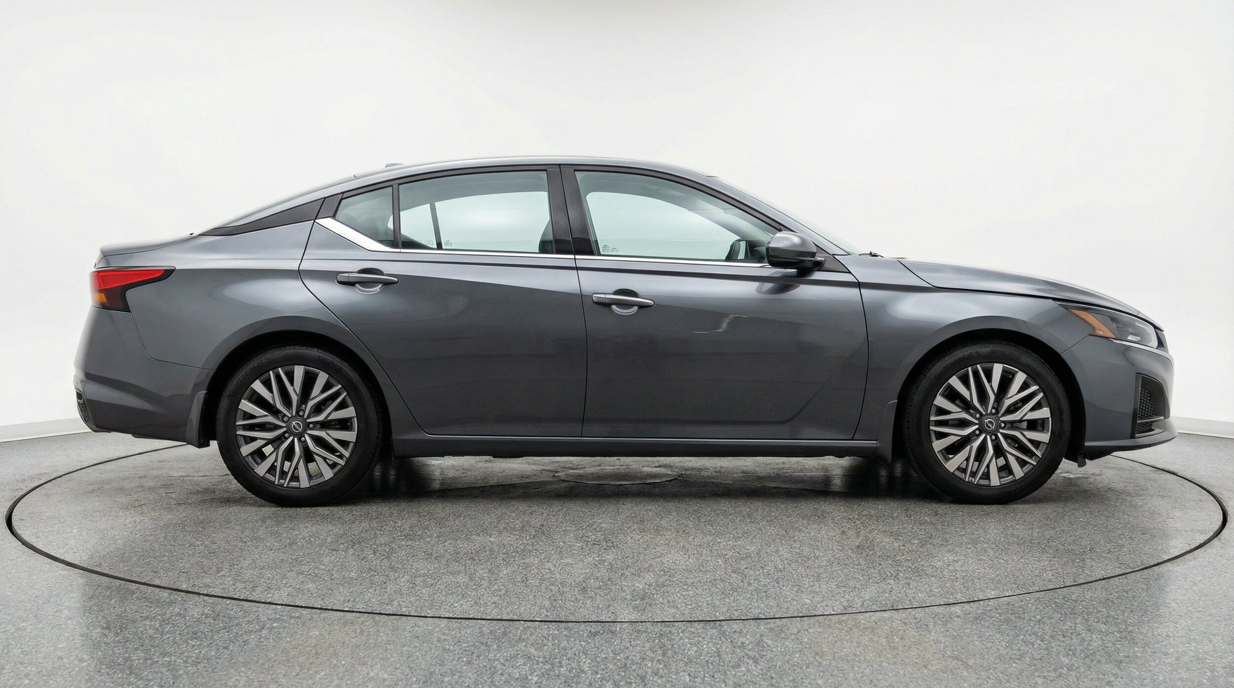 2025 Nissan Altima SV - Photo 9
