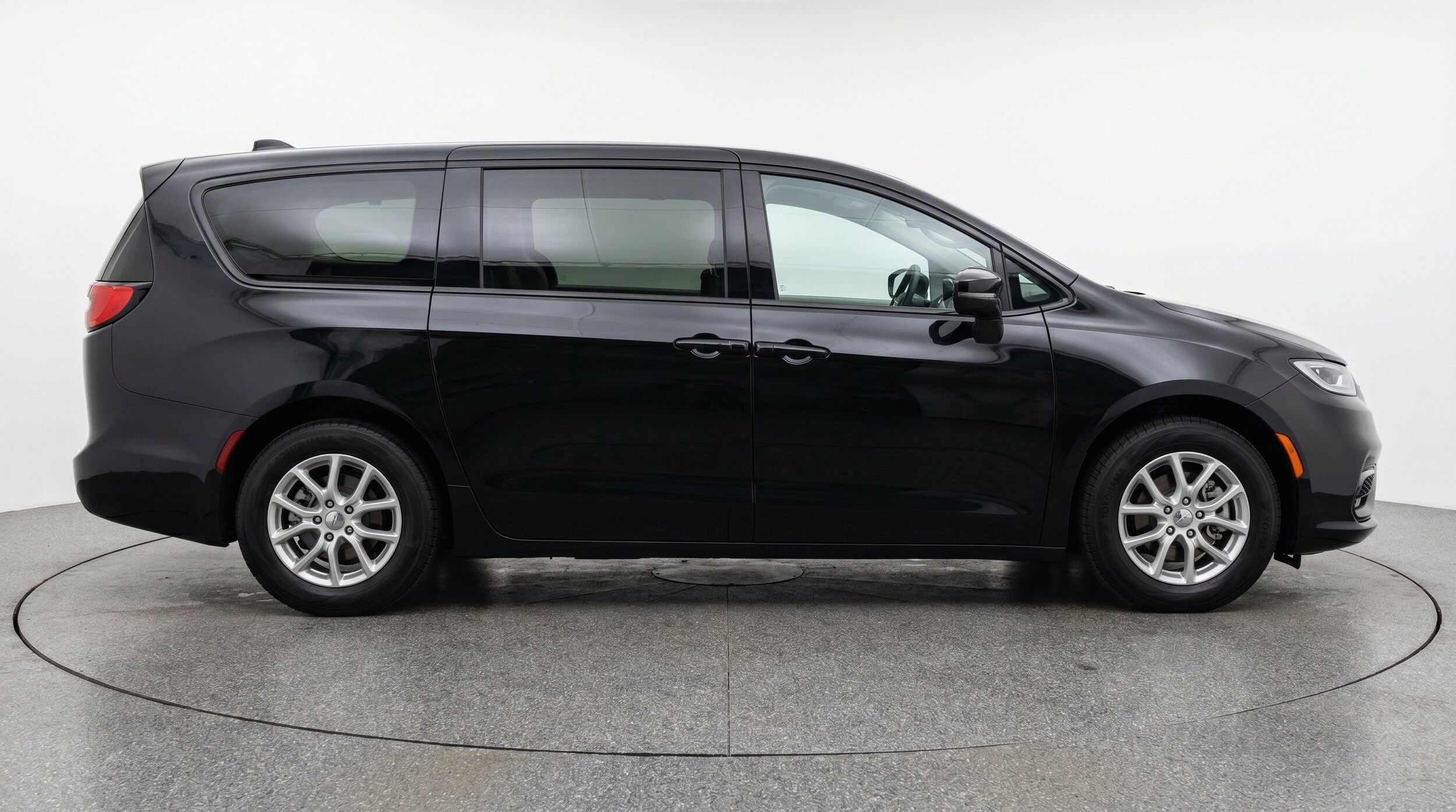 Thumbnail: 2024 Chrysler Voyager - 11