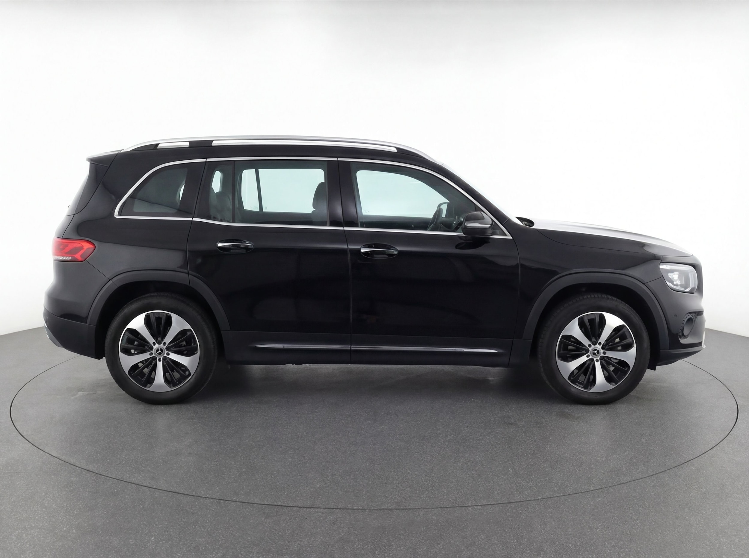 Thumbnail: 2025 Mercedes-Benz GLB - 8