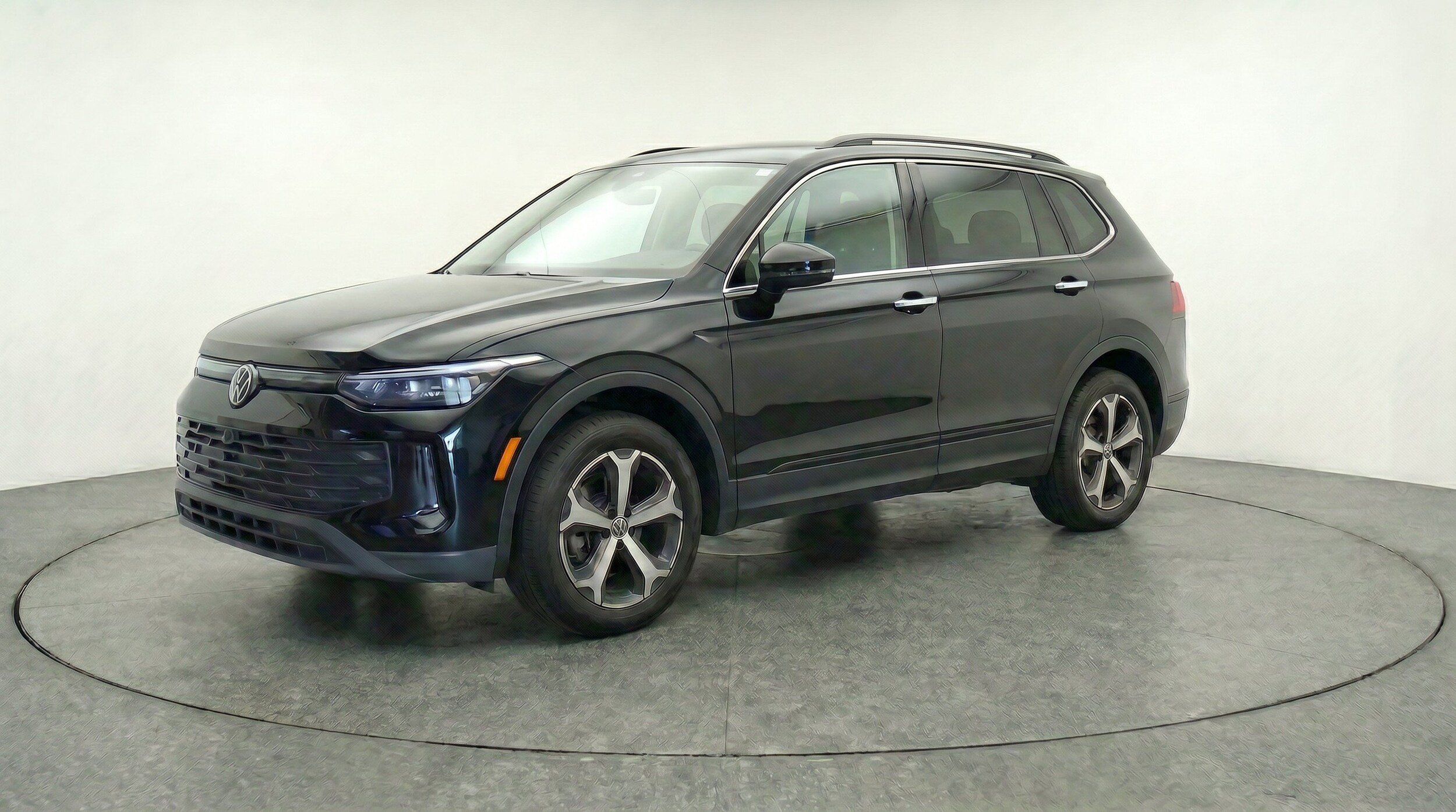 Thumbnail: 2026 Volkswagen Tiguan - 3