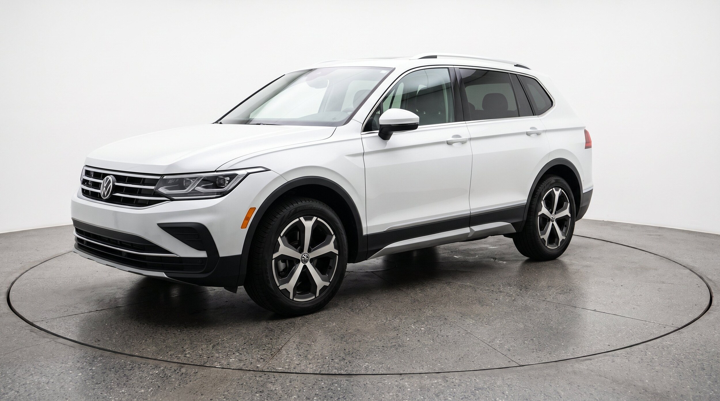 Thumbnail: 2026 Volkswagen Tiguan - 3