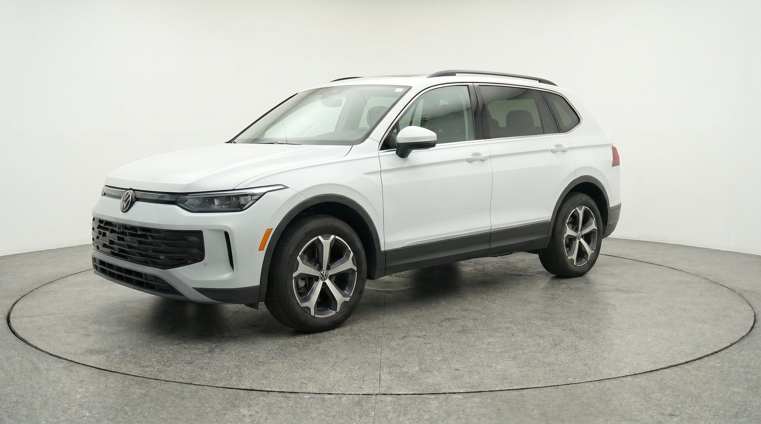 Thumbnail: 2026 Volkswagen Tiguan - 3