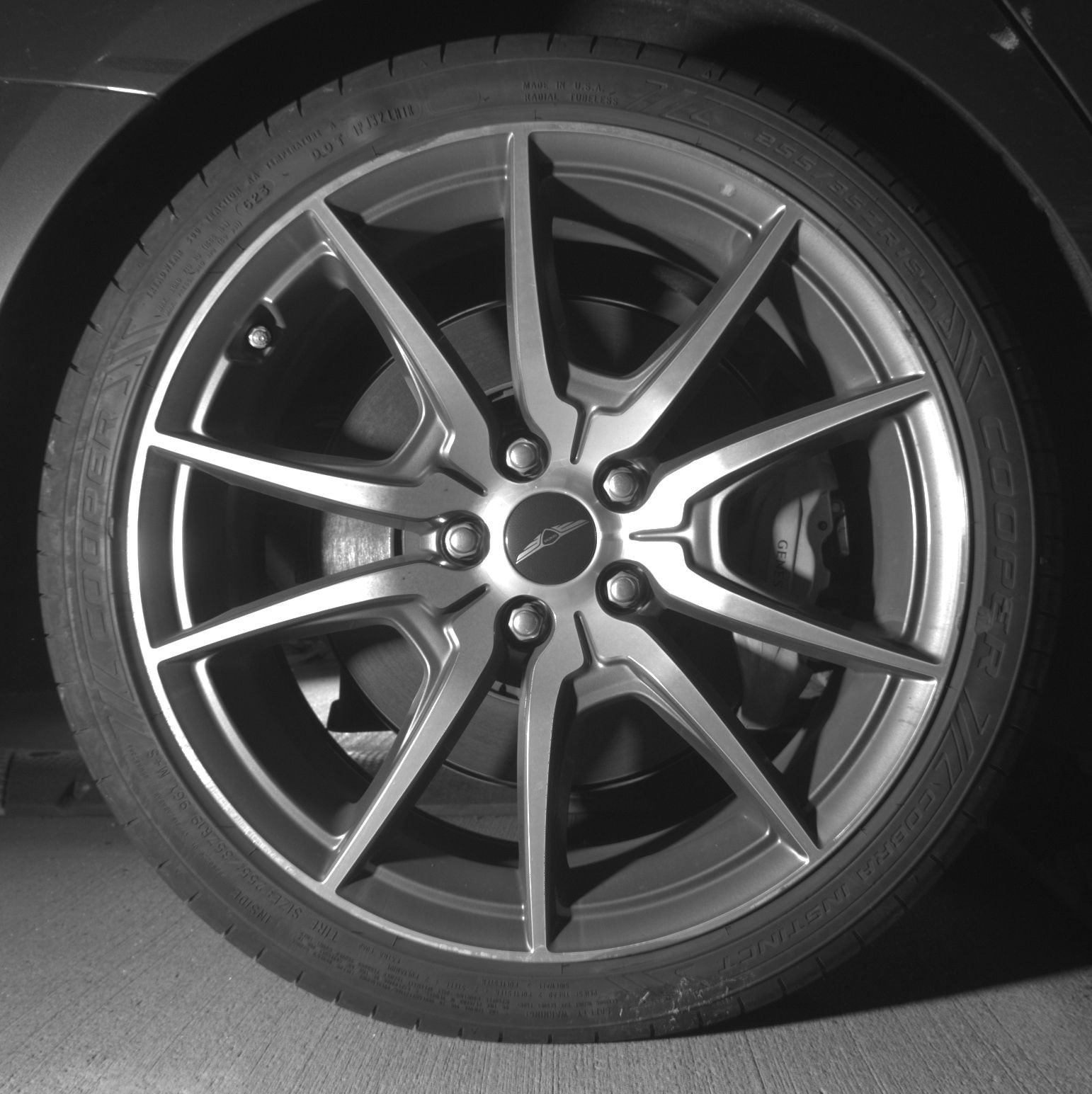 Thumbnail: 2025 Genesis G70 - 12