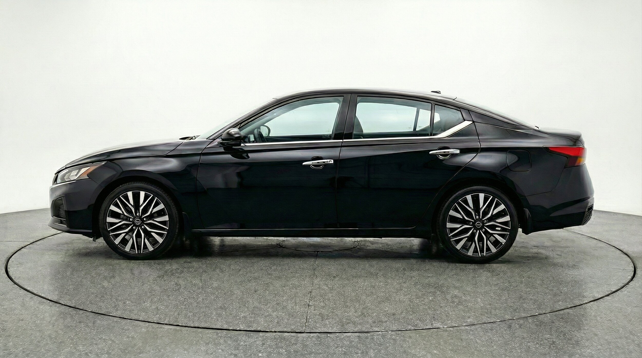 Thumbnail: 2025 Nissan Altima - 11