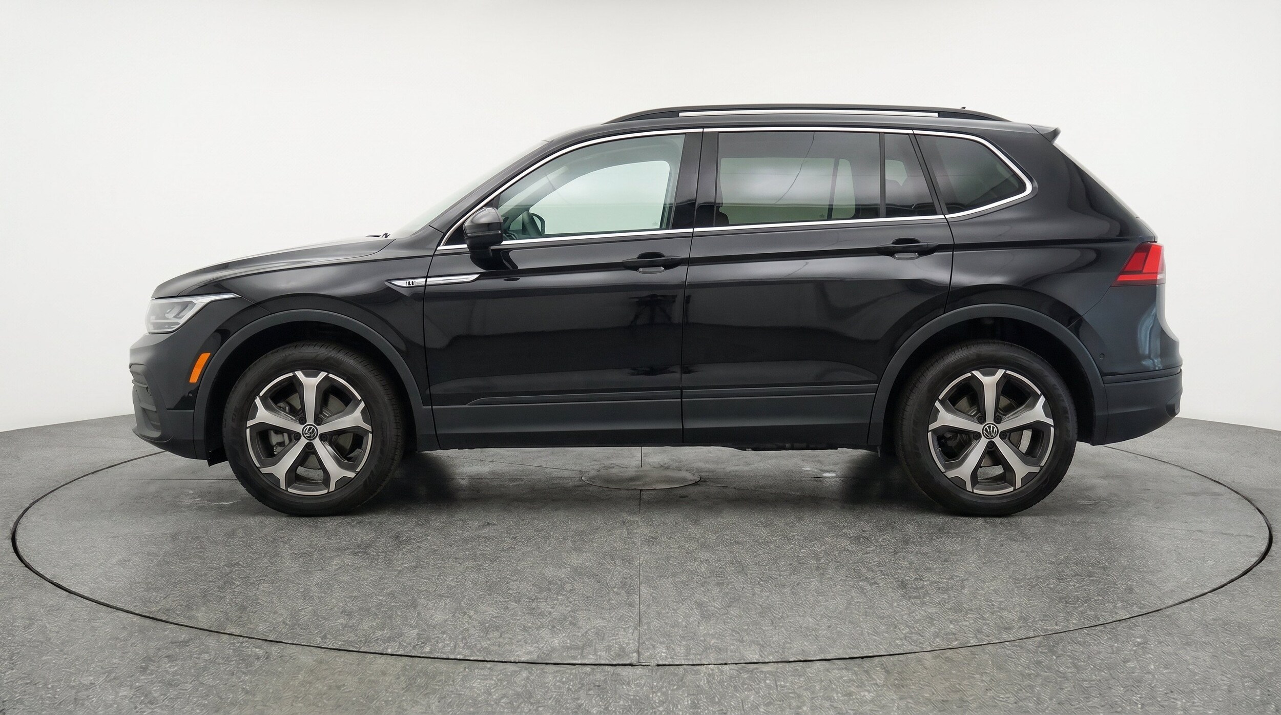 Thumbnail: 2026 Volkswagen Tiguan - 5