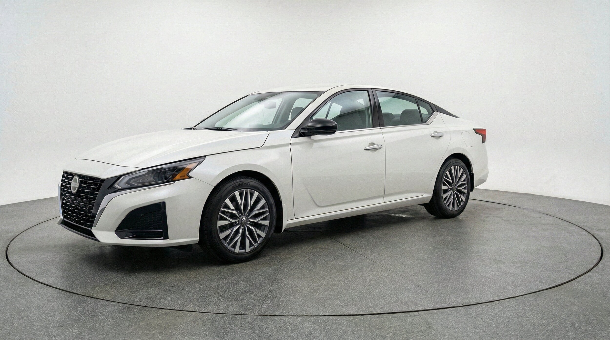 Thumbnail: 2025 Nissan Altima - 3