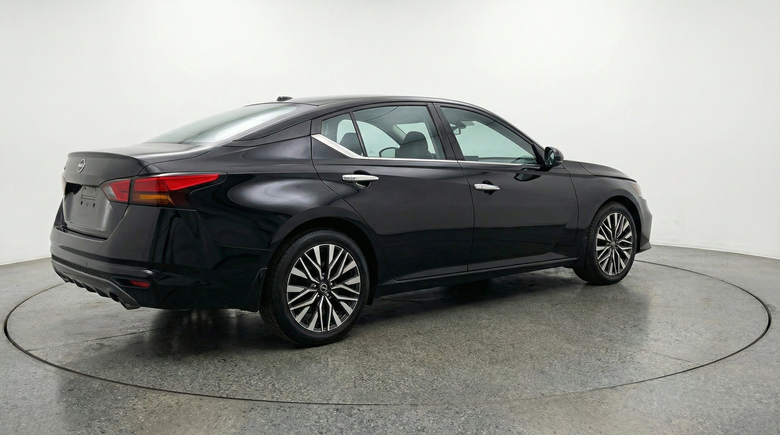 Thumbnail: 2025 Nissan Altima - 9