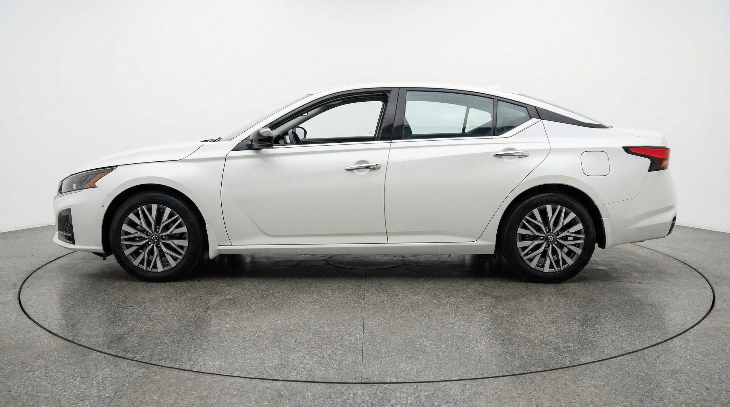 Thumbnail: 2025 Nissan Altima - 5