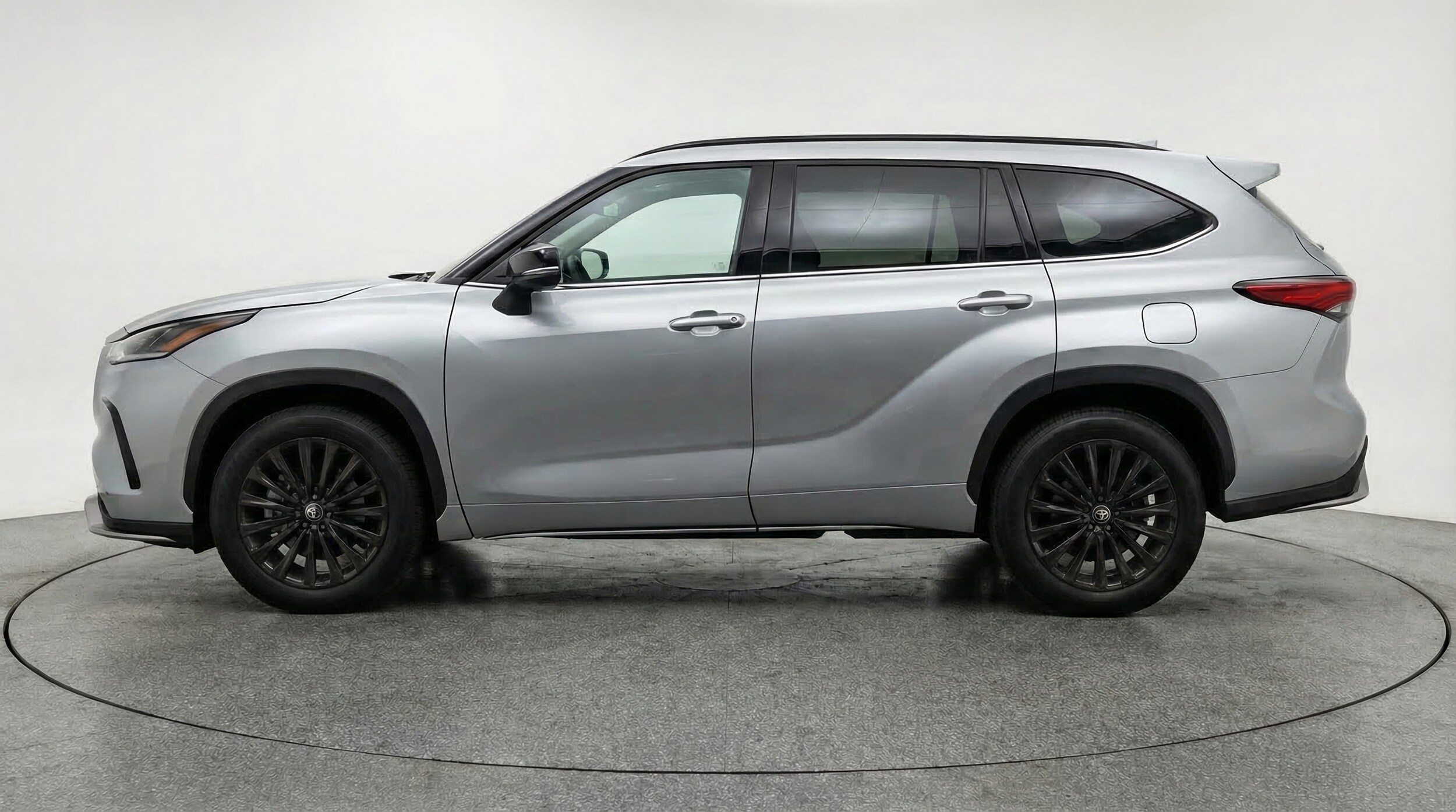 Thumbnail: 2025 Toyota Highlander - 4