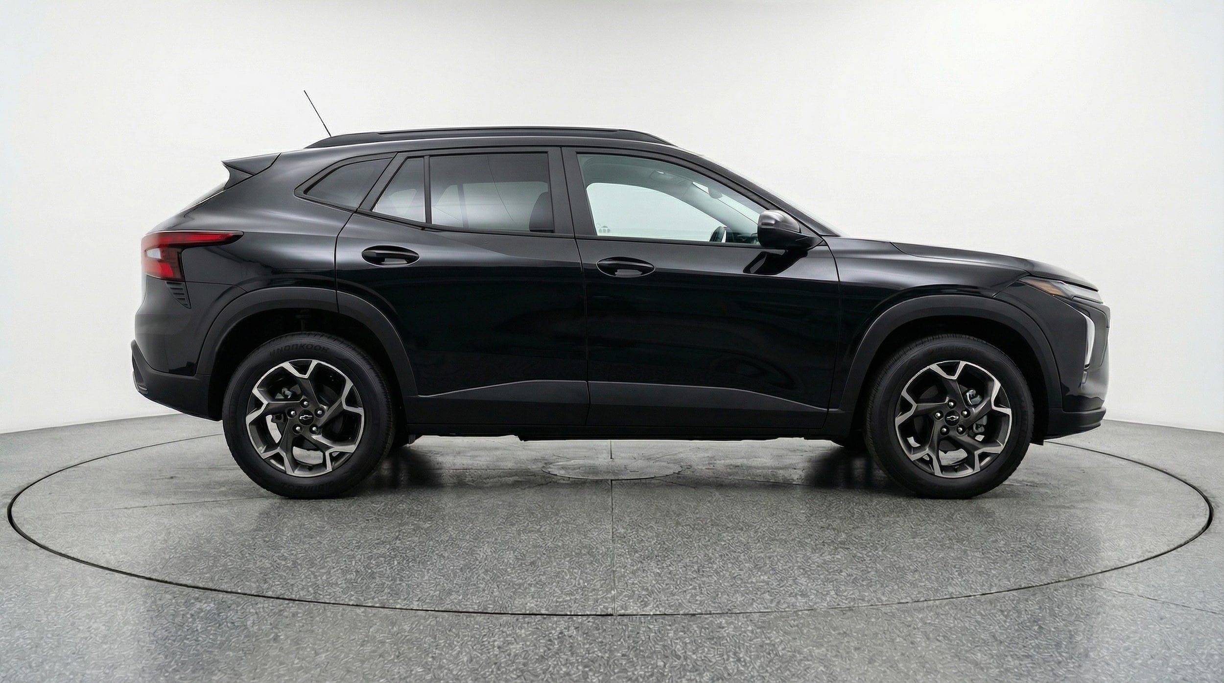 Thumbnail: 2025 Chevrolet Trax - 8