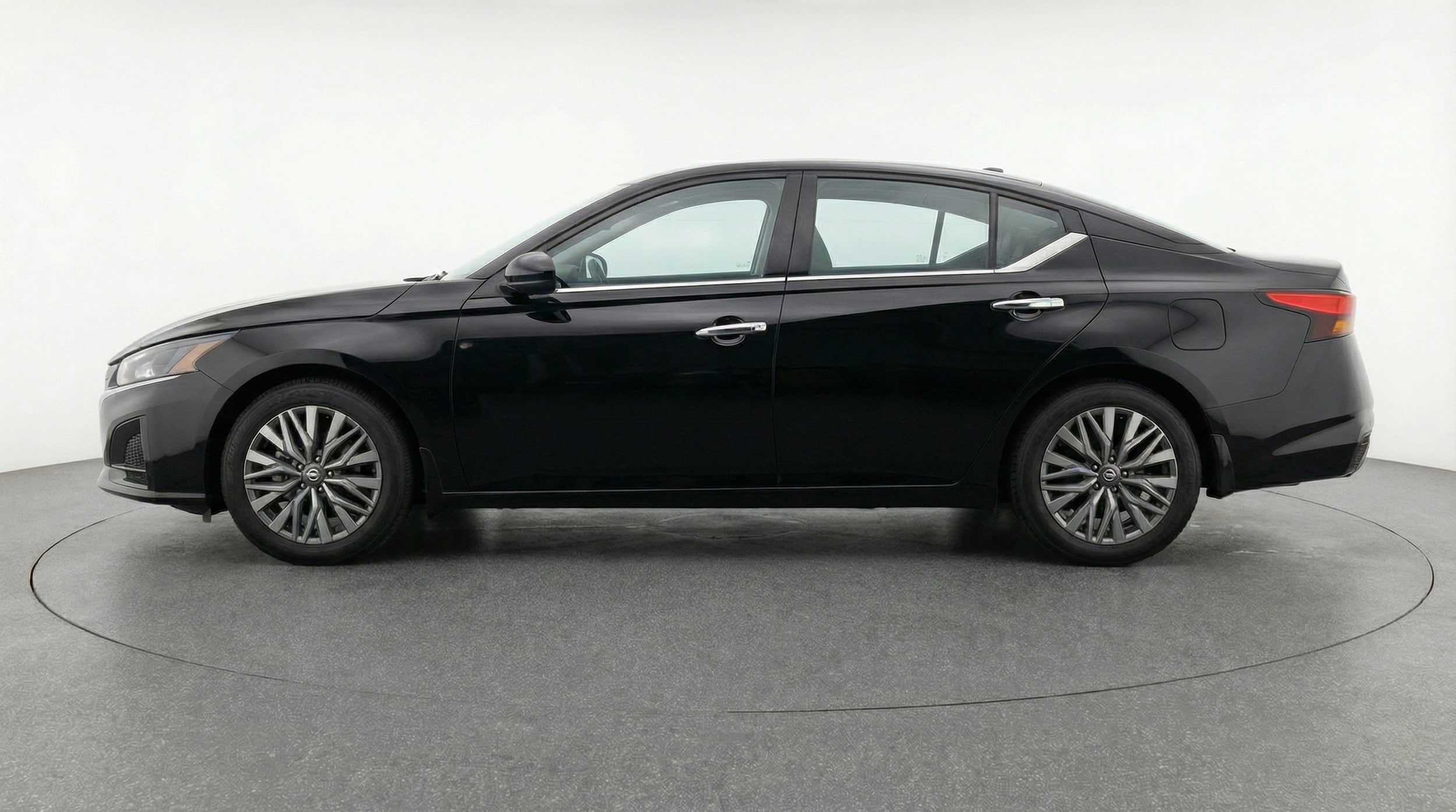 Thumbnail: 2025 Nissan Altima - 4