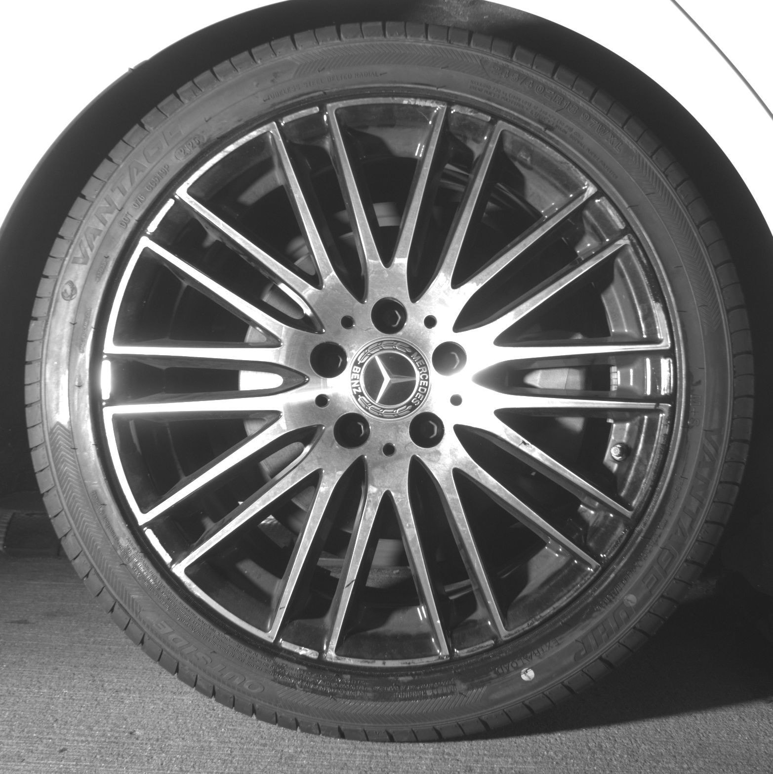 Thumbnail: 2024 Mercedes-Benz C-Class - 12