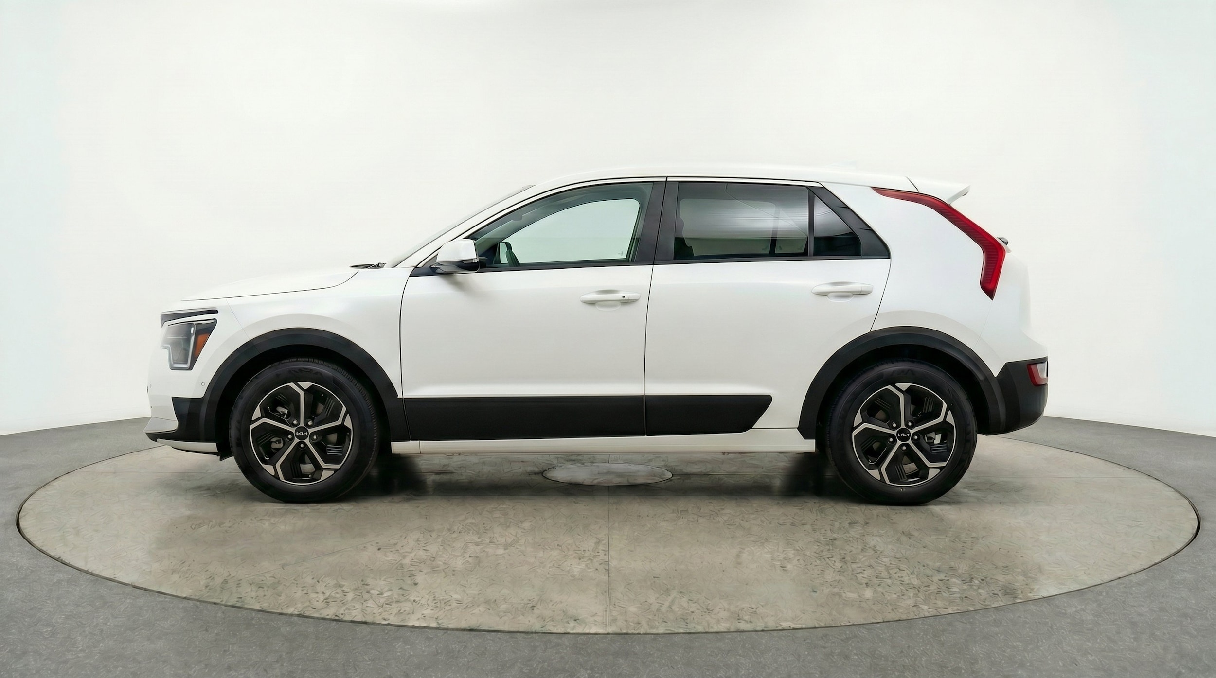 Thumbnail: 2026 Kia Niro - 5
