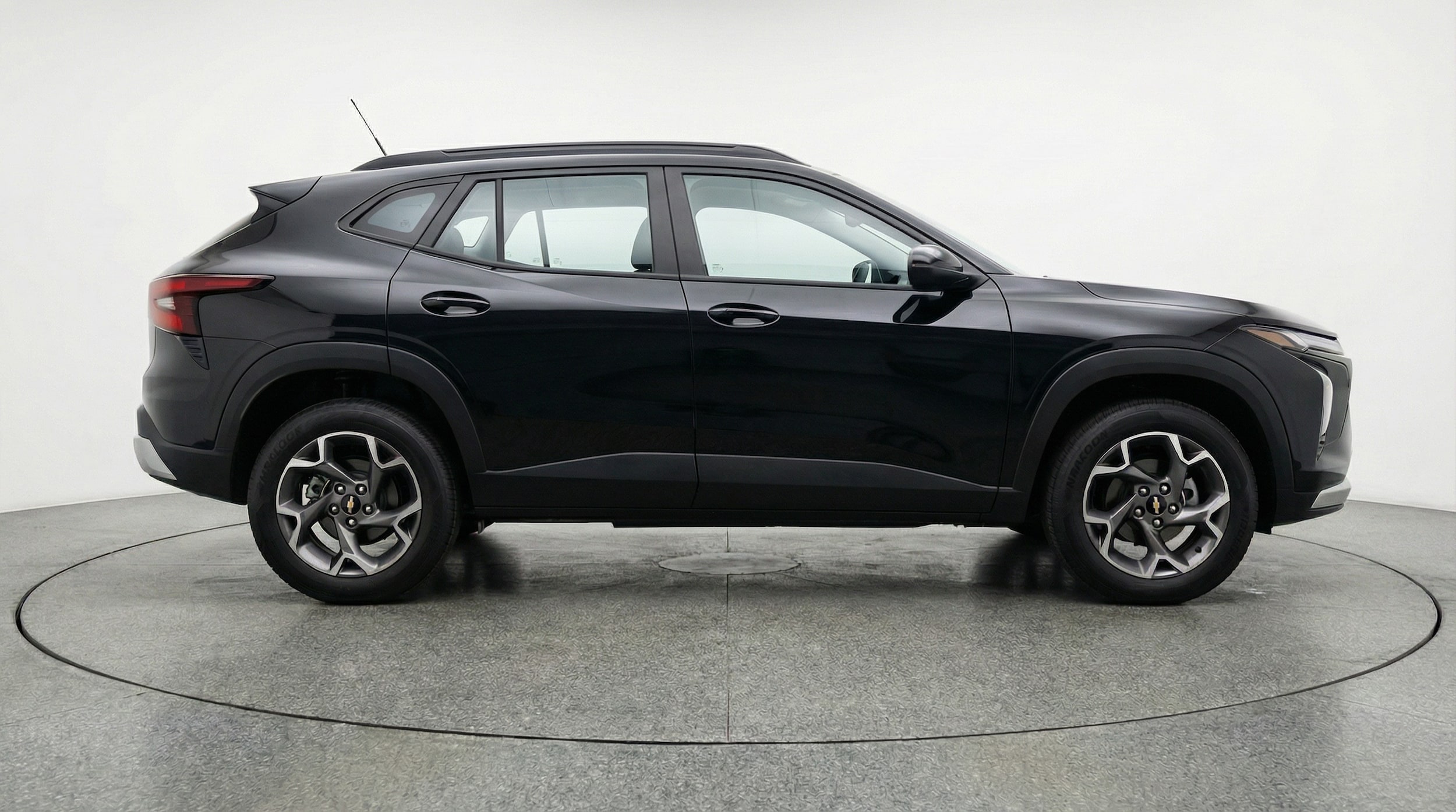 Thumbnail: 2025 Chevrolet Trax - 8