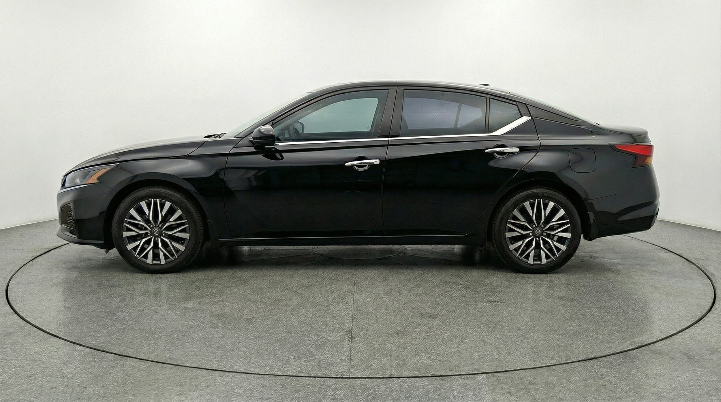 Thumbnail: 2025 Nissan Altima - 4