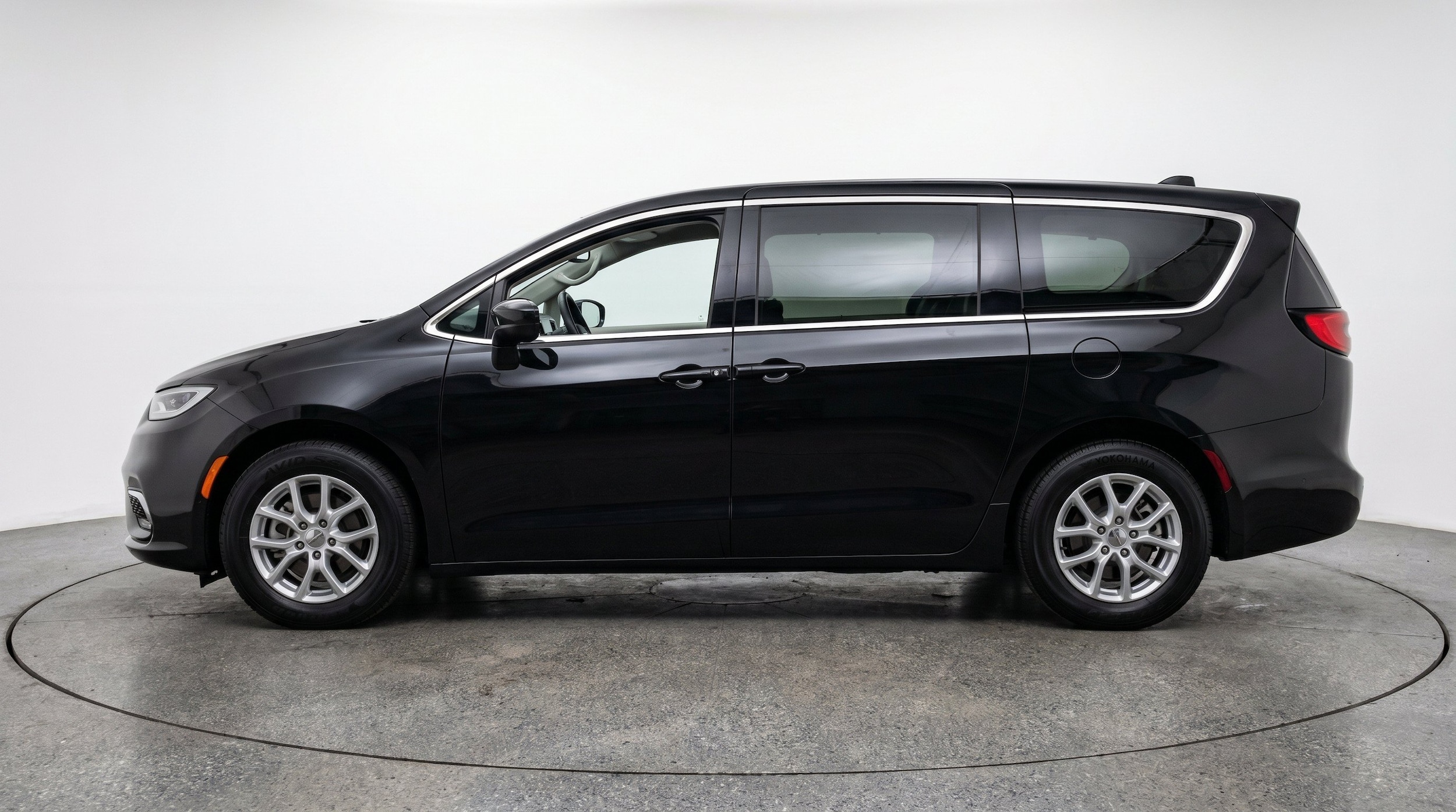 Thumbnail: 2024 Chrysler Voyager - 5
