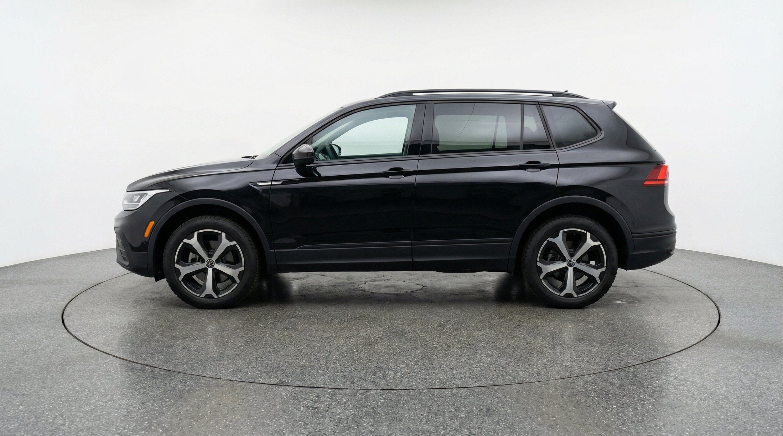 Thumbnail: 2026 Volkswagen Tiguan - 5