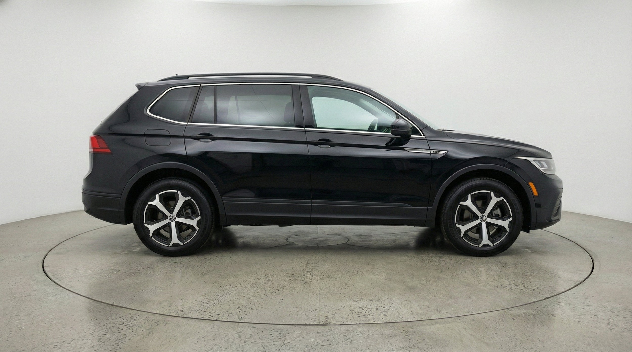 Thumbnail: 2026 Volkswagen Tiguan - 11