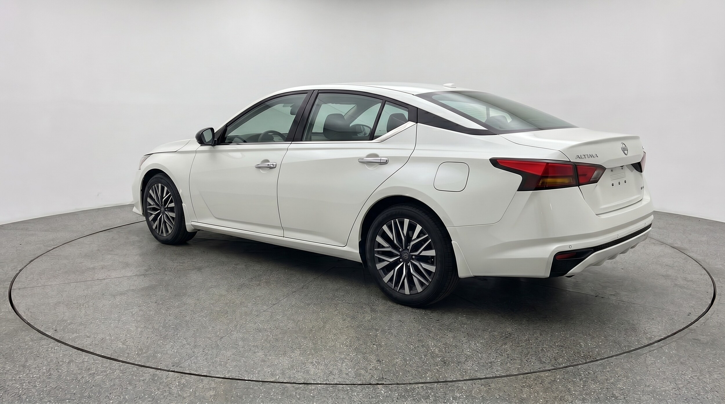 Thumbnail: 2025 Nissan Altima - 5