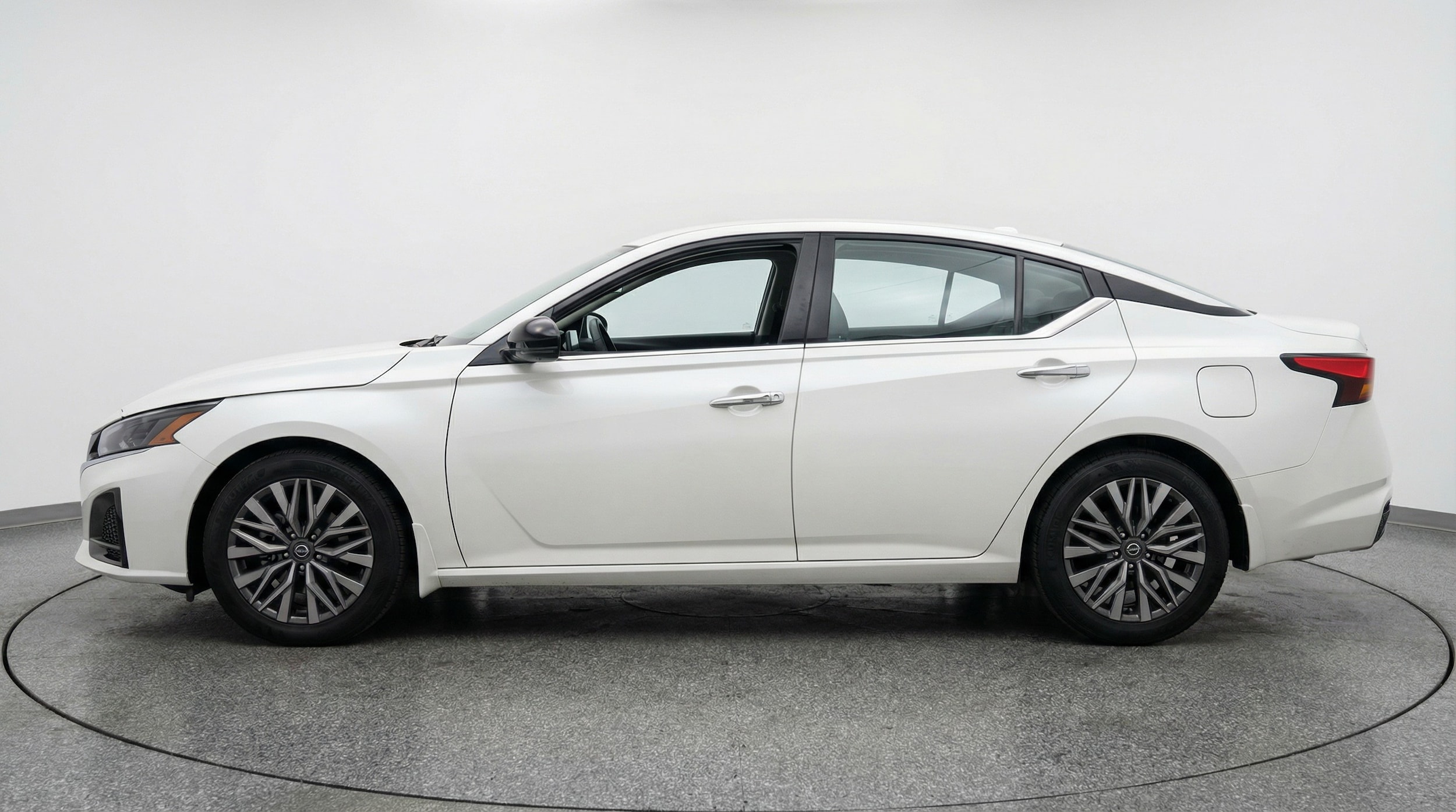 Thumbnail: 2025 Nissan Altima - 4
