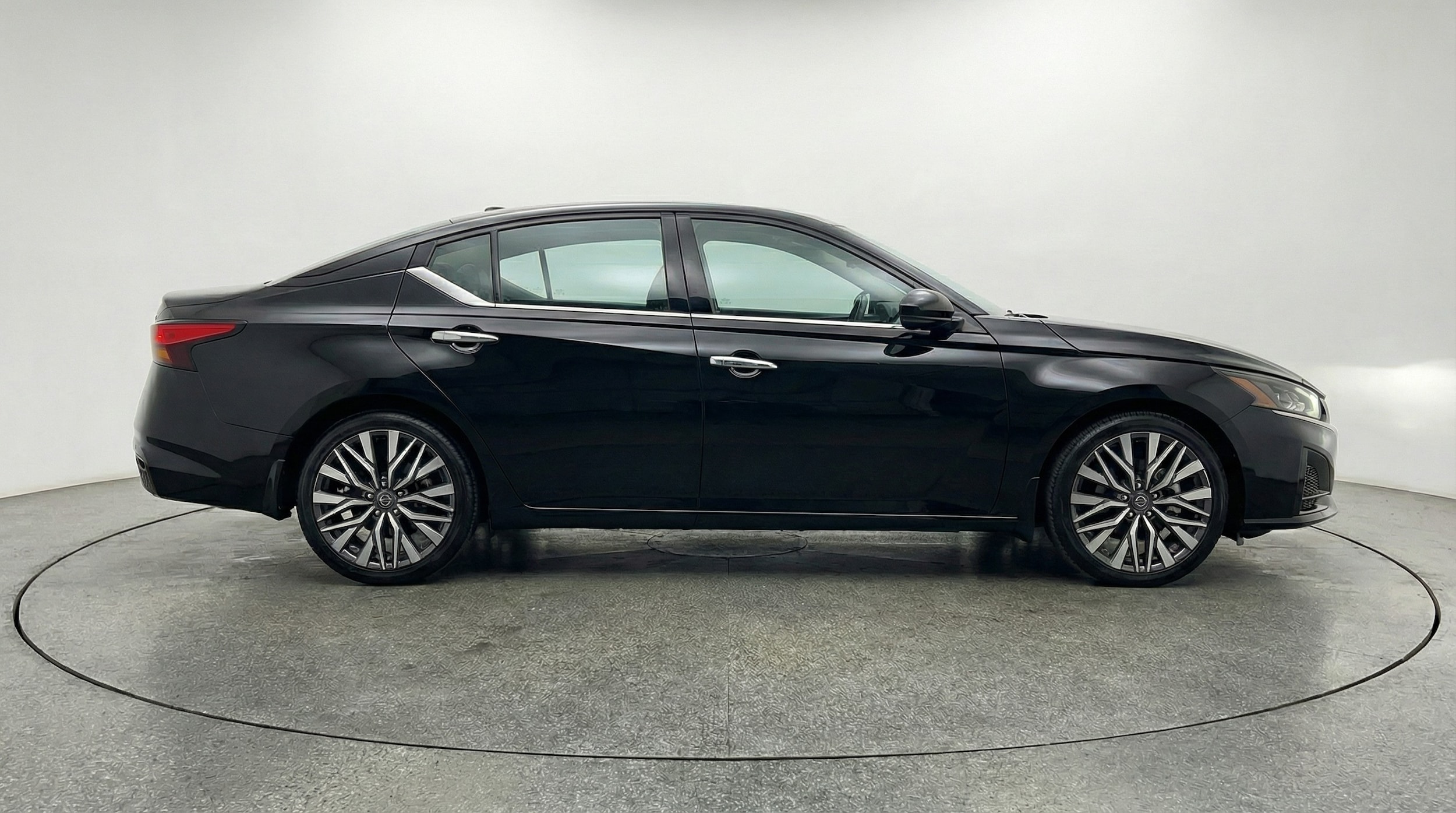 Thumbnail: 2025 Nissan Altima - 8