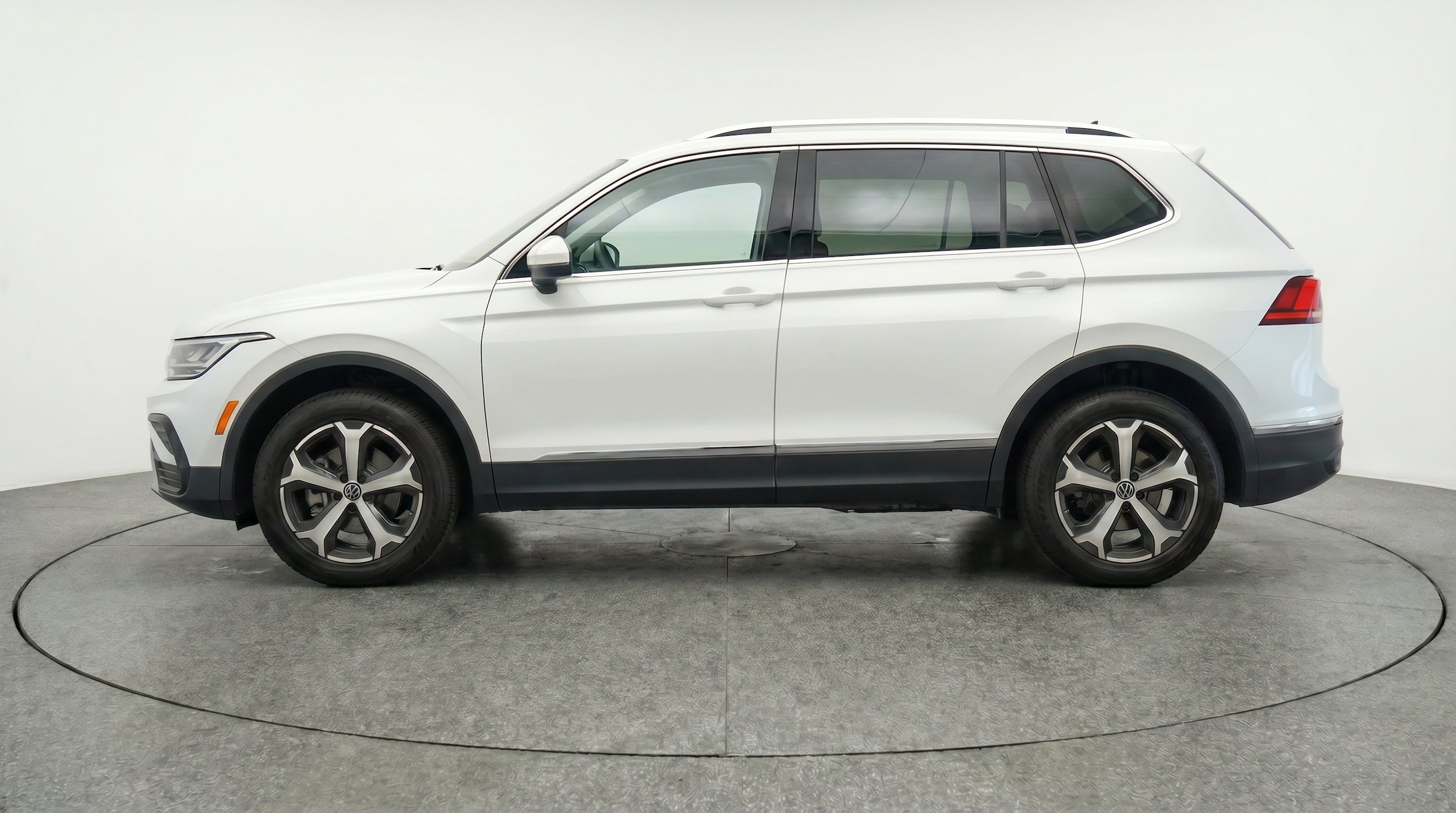 Thumbnail: 2026 Volkswagen Tiguan - 5