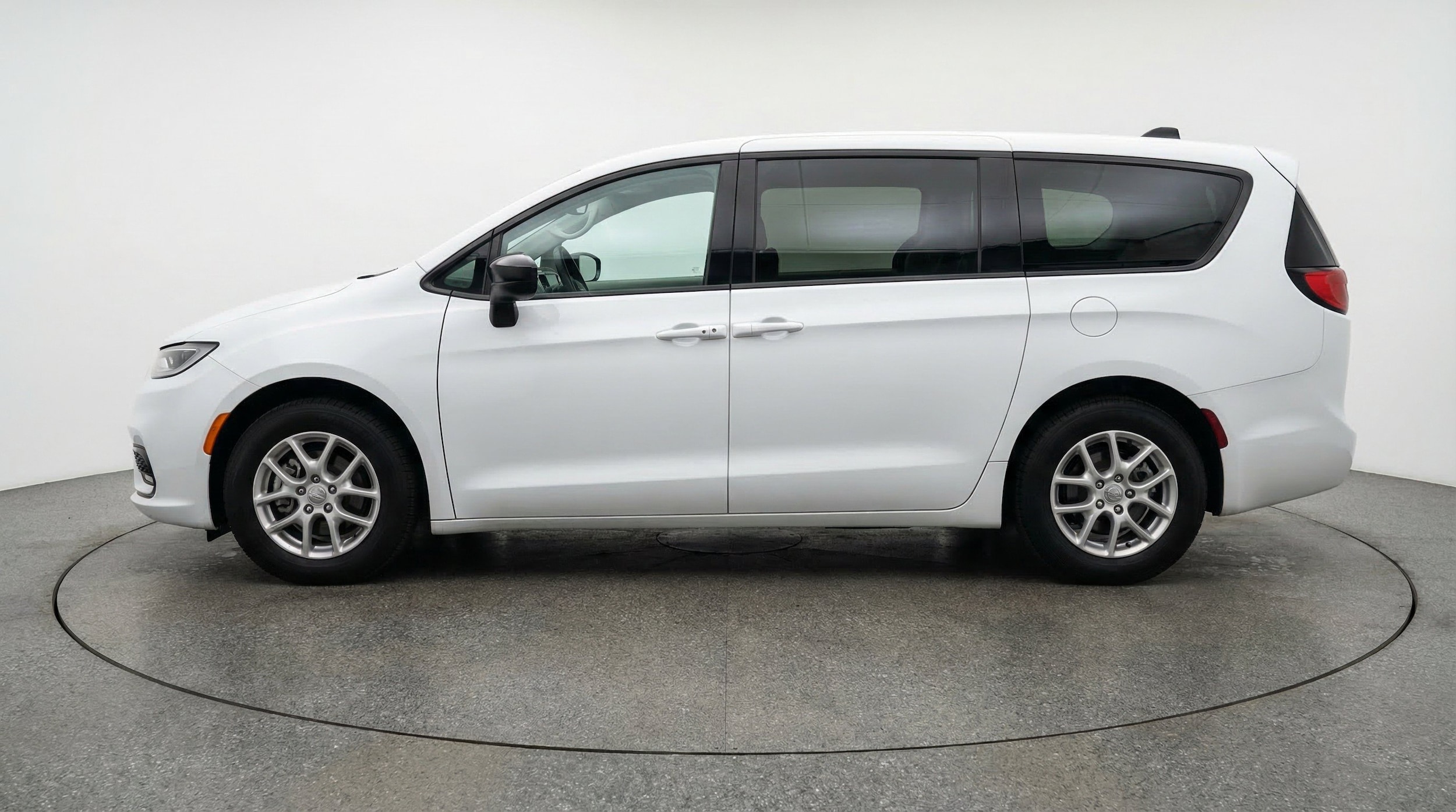 Thumbnail: 2024 Chrysler Voyager - 5