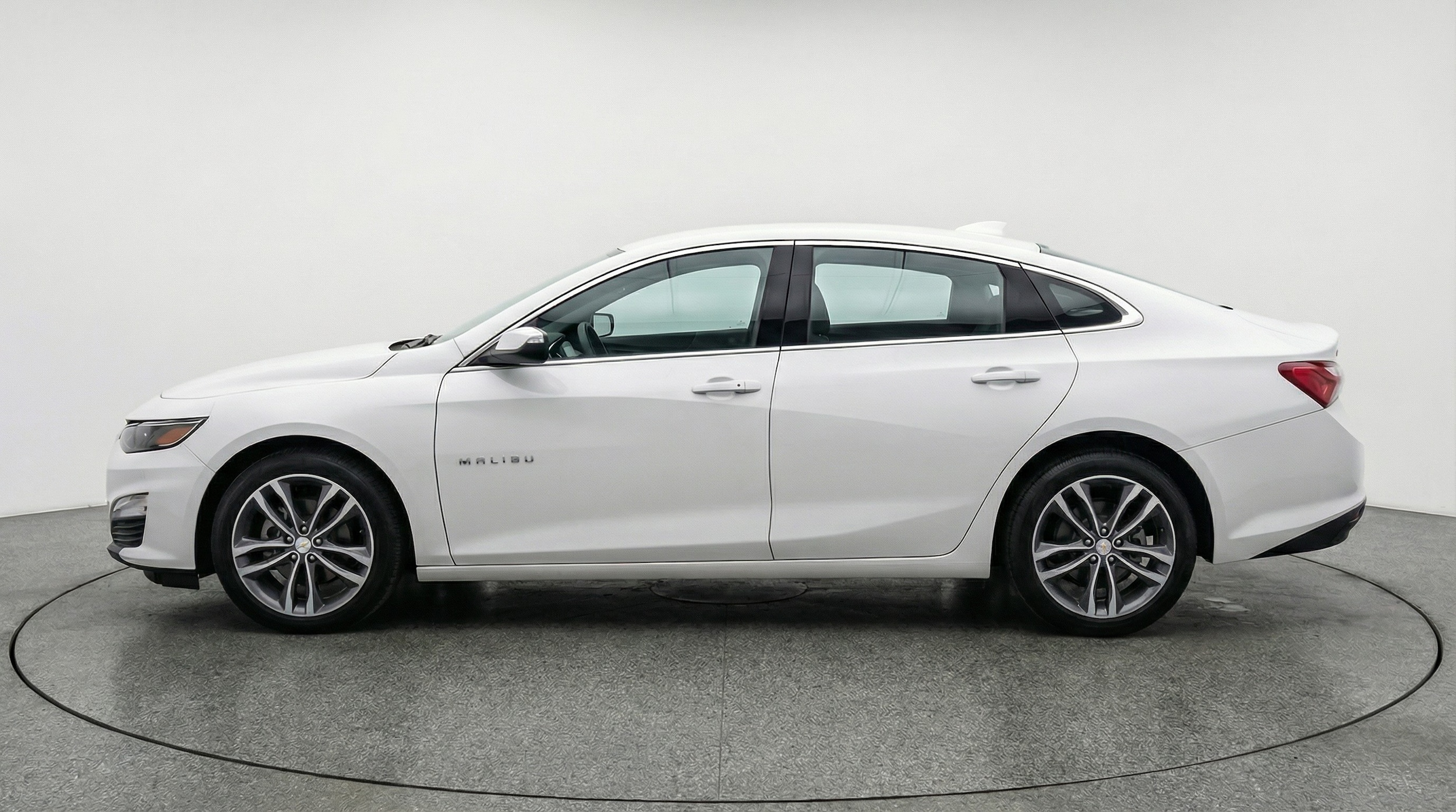 Thumbnail: 2024 Chevrolet Malibu - 4