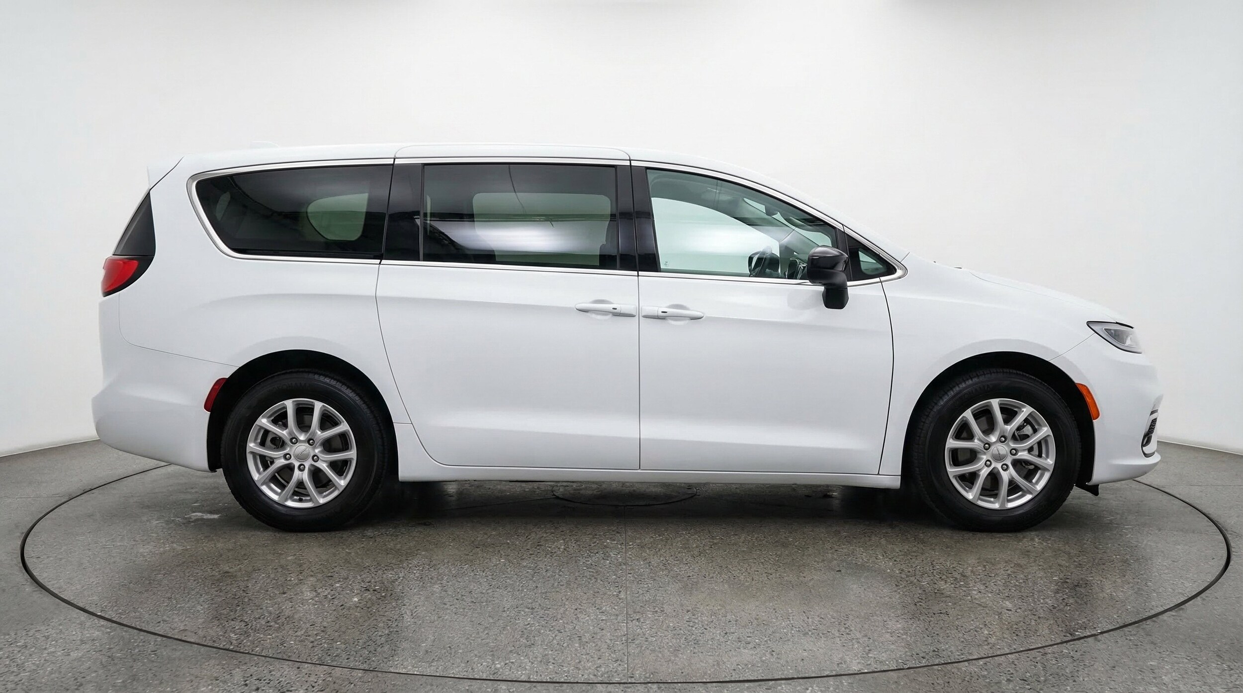 Thumbnail: 2024 Chrysler Voyager - 11