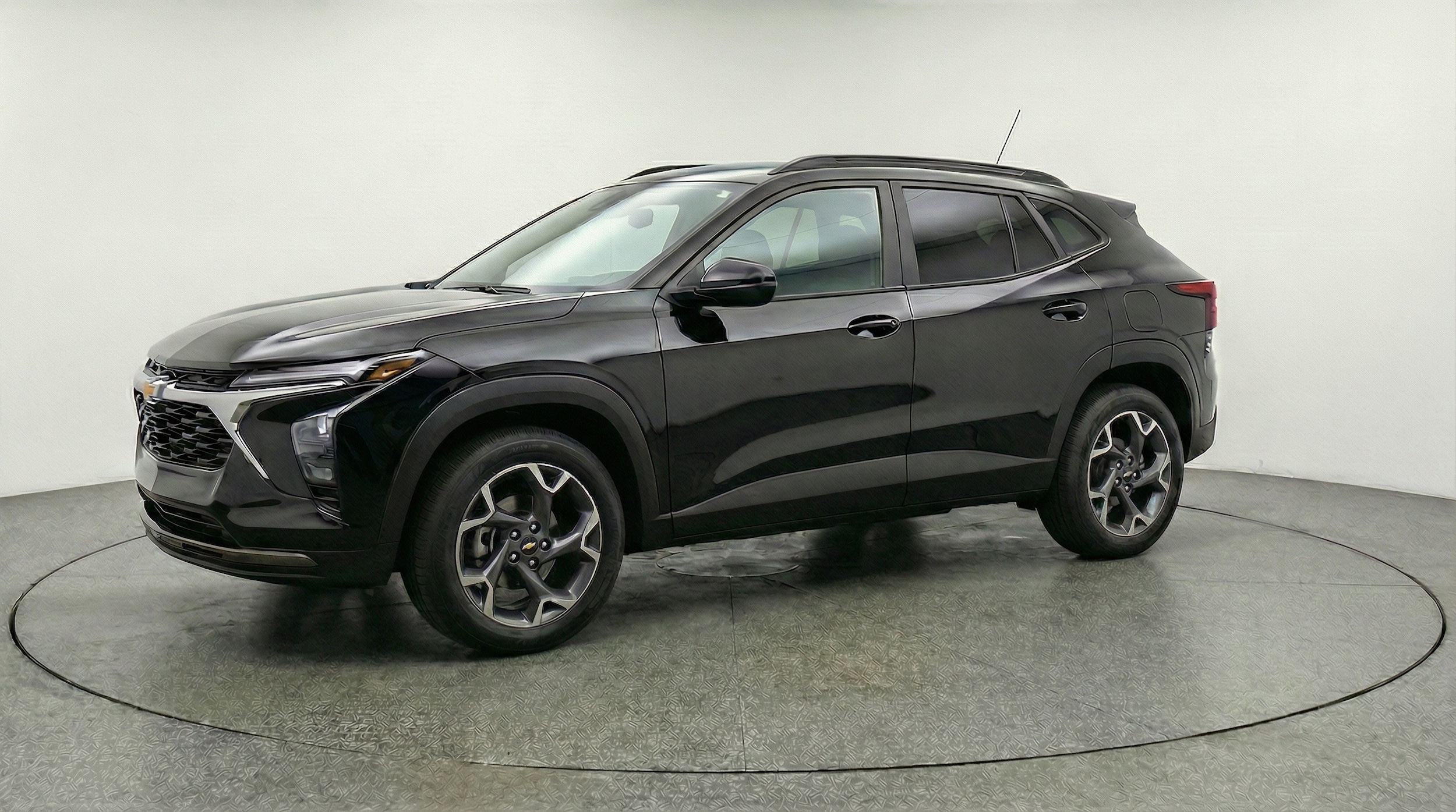 Thumbnail: 2025 Chevrolet Trax - 3