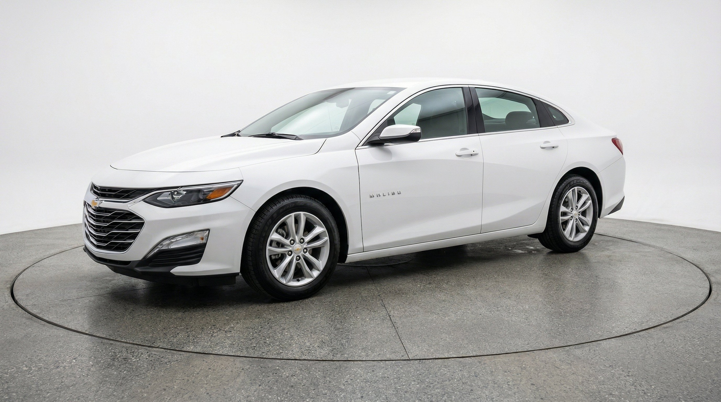 Thumbnail: 2024 Chevrolet Malibu - 3