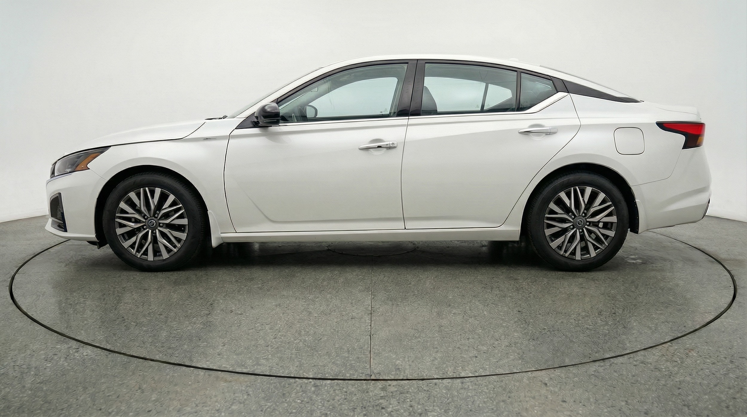 Thumbnail: 2025 Nissan Altima - 4