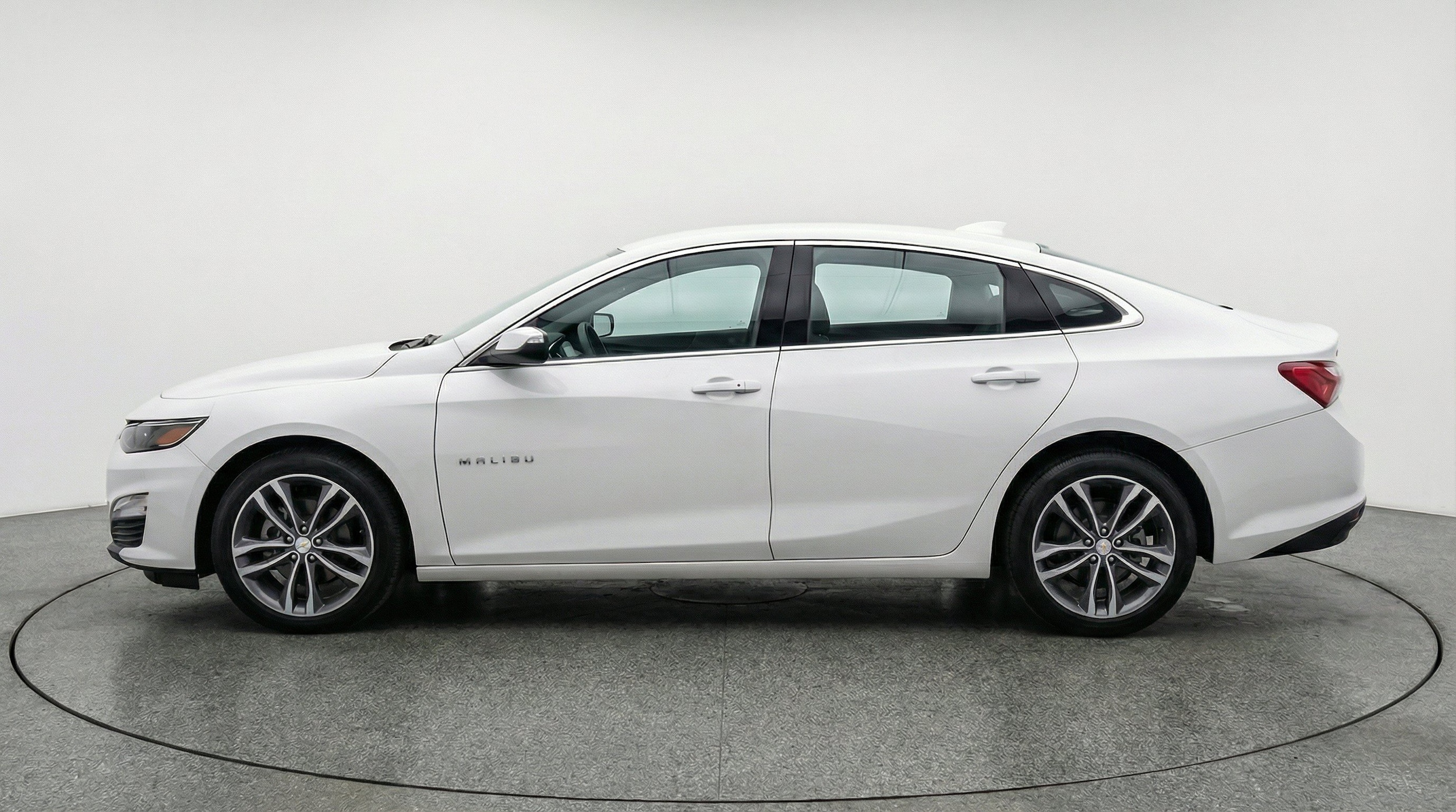 Thumbnail: 2024 Chevrolet Malibu - 5