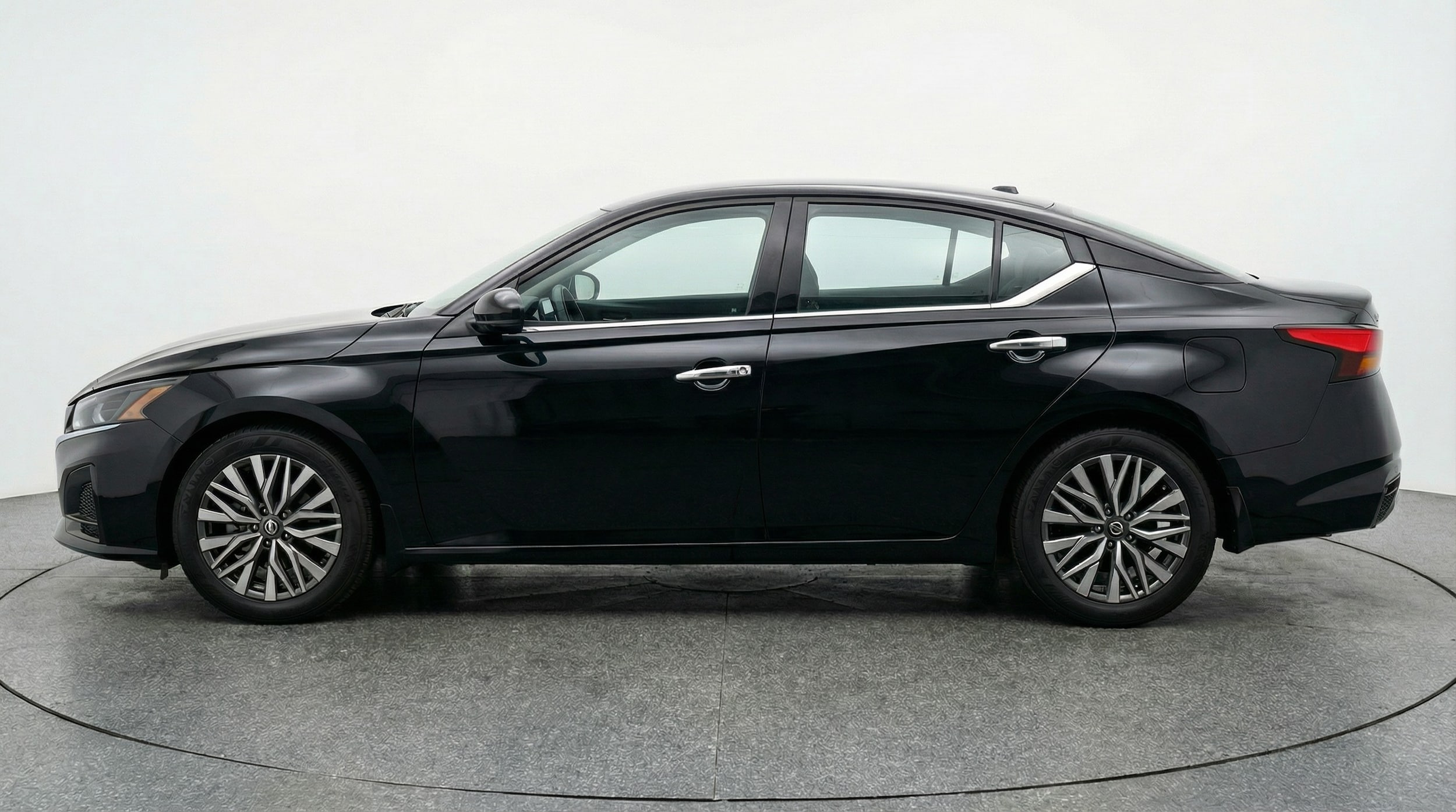 Thumbnail: 2025 Nissan Altima - 4