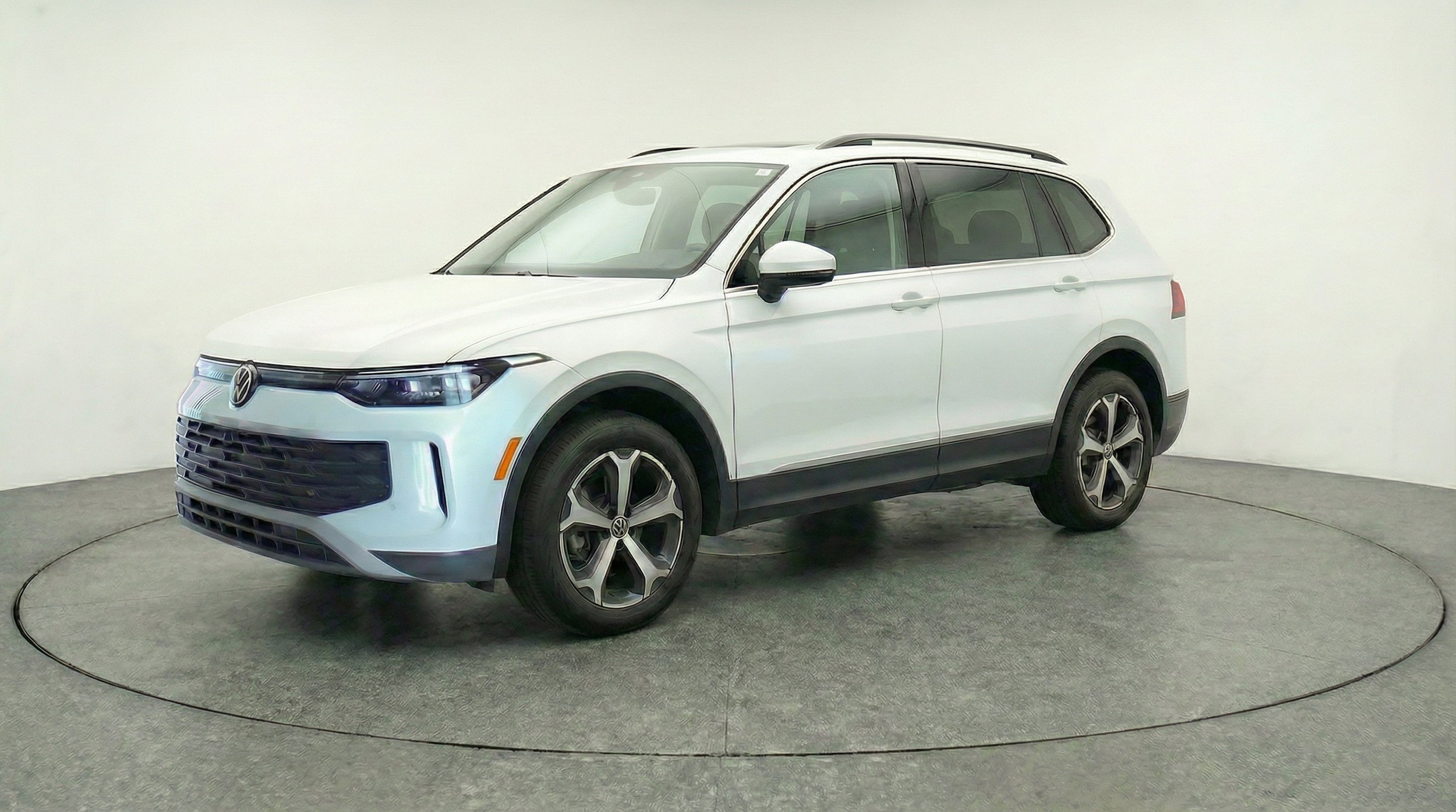 Thumbnail: 2026 Volkswagen Tiguan - 3