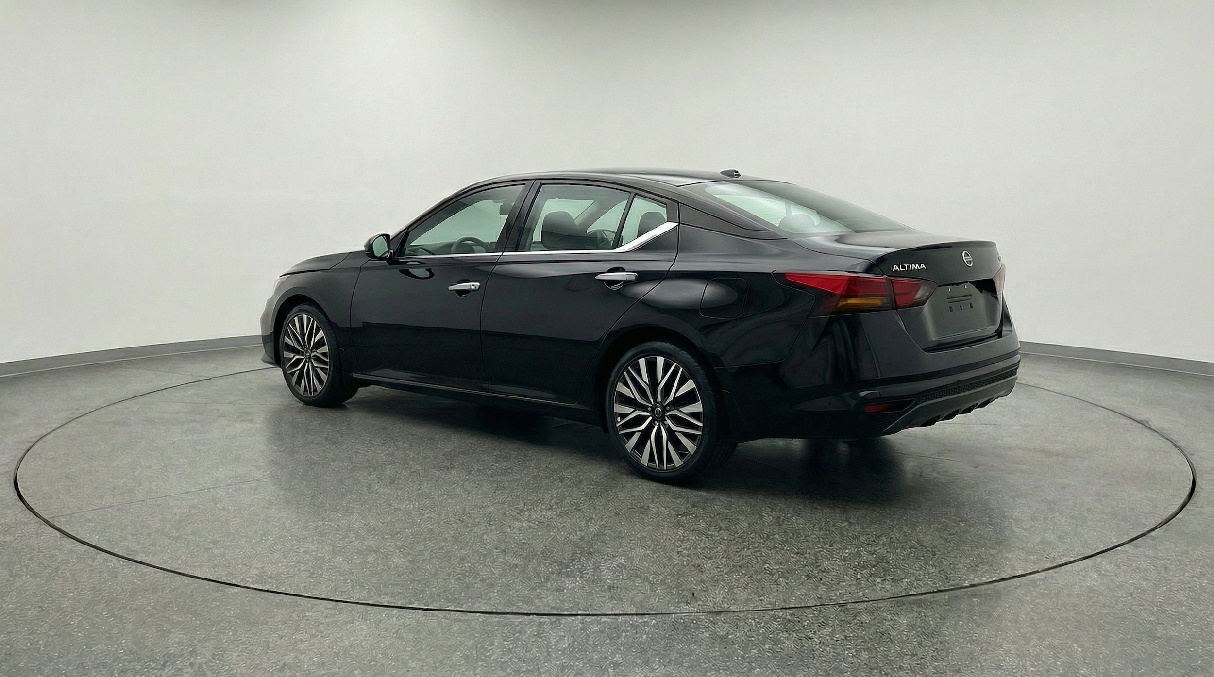 Thumbnail: 2025 Nissan Altima - 9