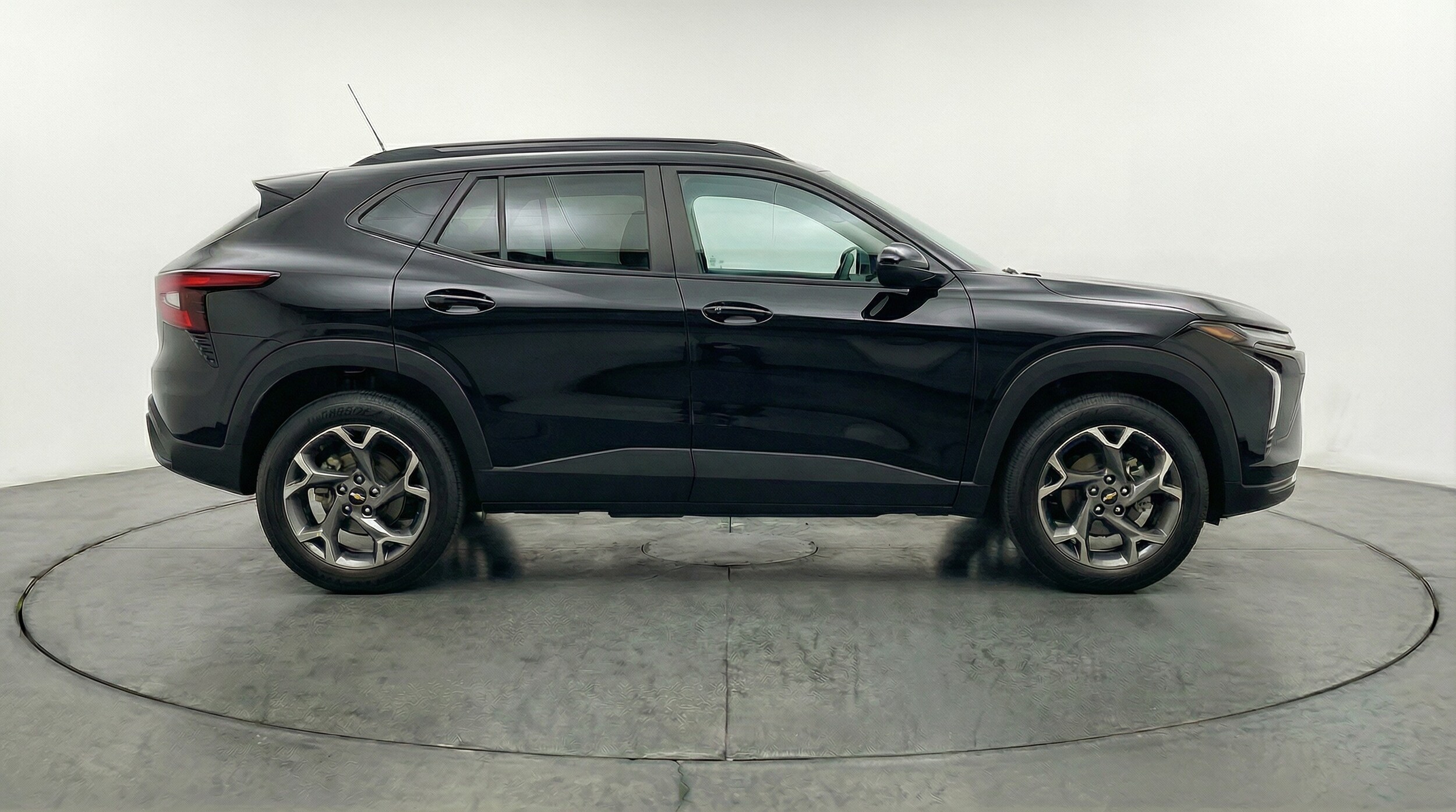 Thumbnail: 2025 Chevrolet Trax - 8