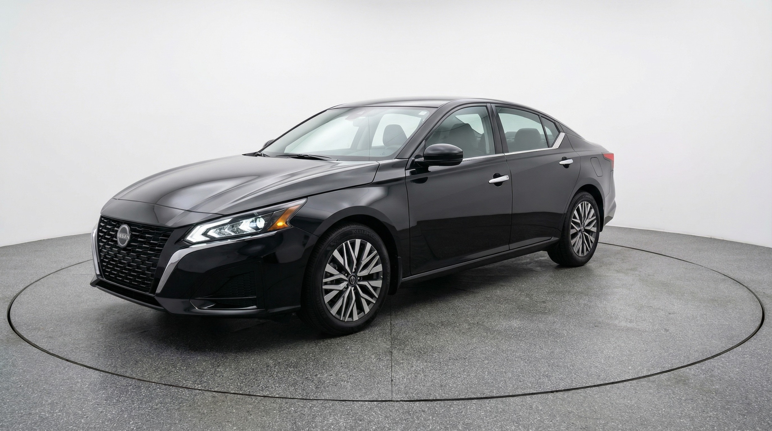 Thumbnail: 2025 Nissan Altima - 3