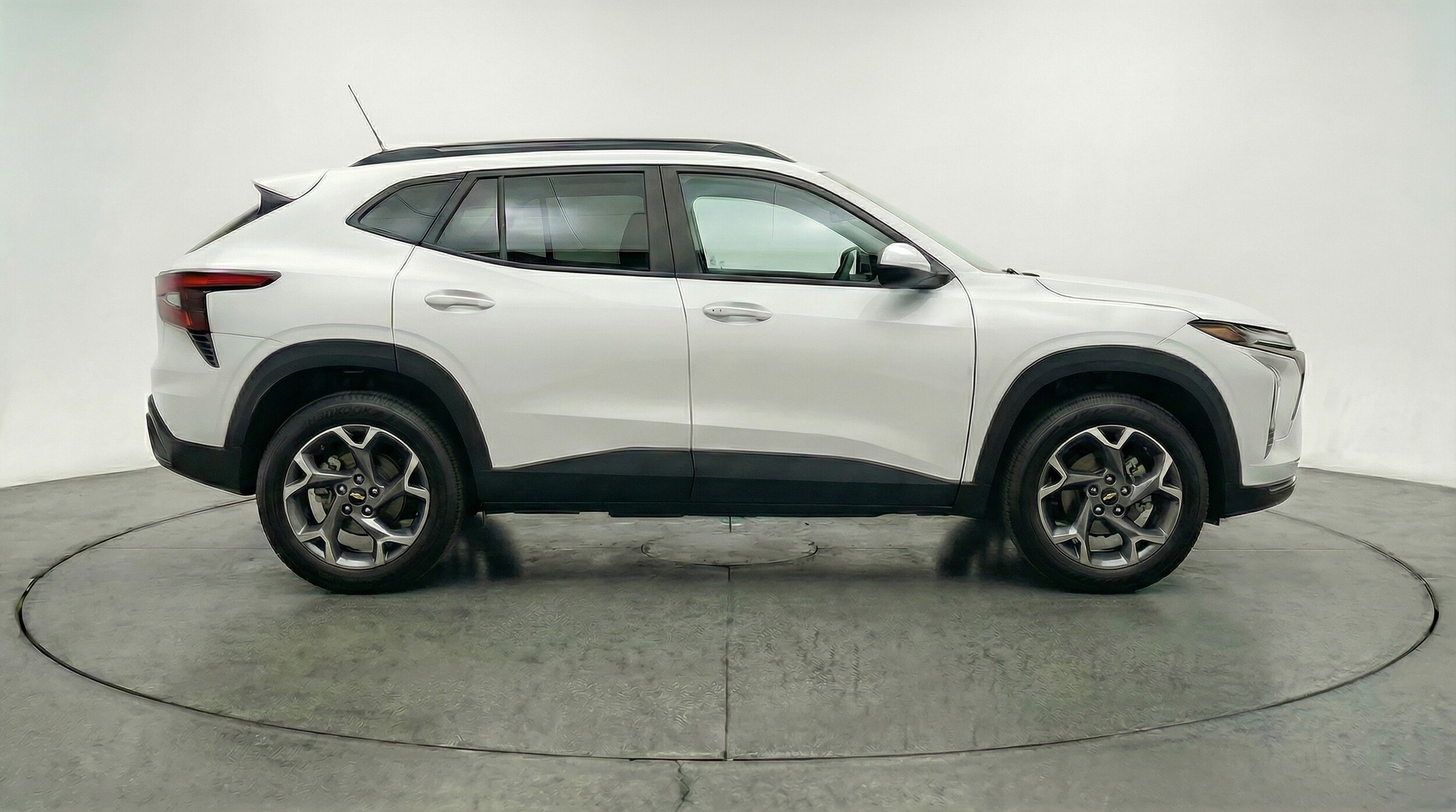 Thumbnail: 2025 Chevrolet Trax - 8