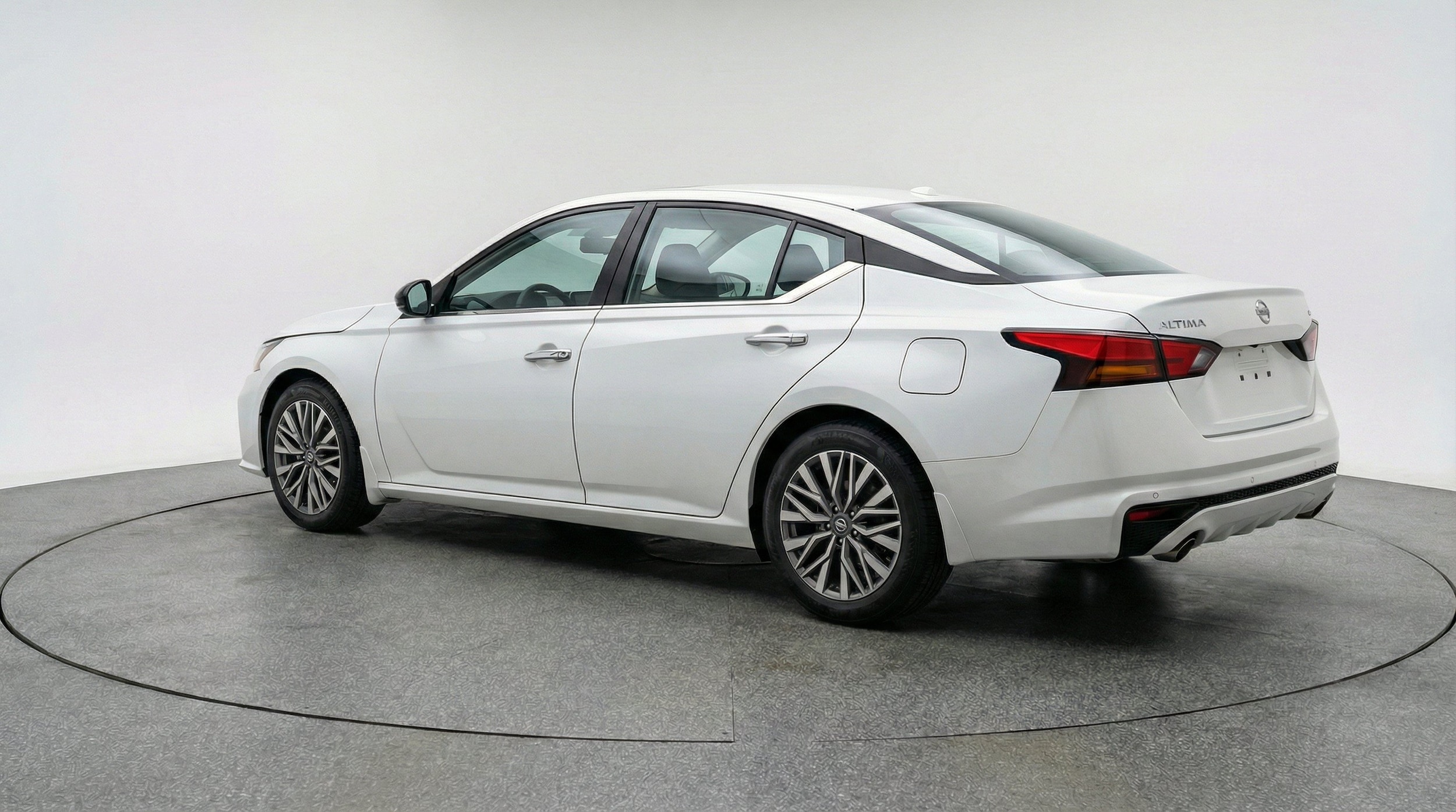 2025 Nissan Altima SV - Photo 6