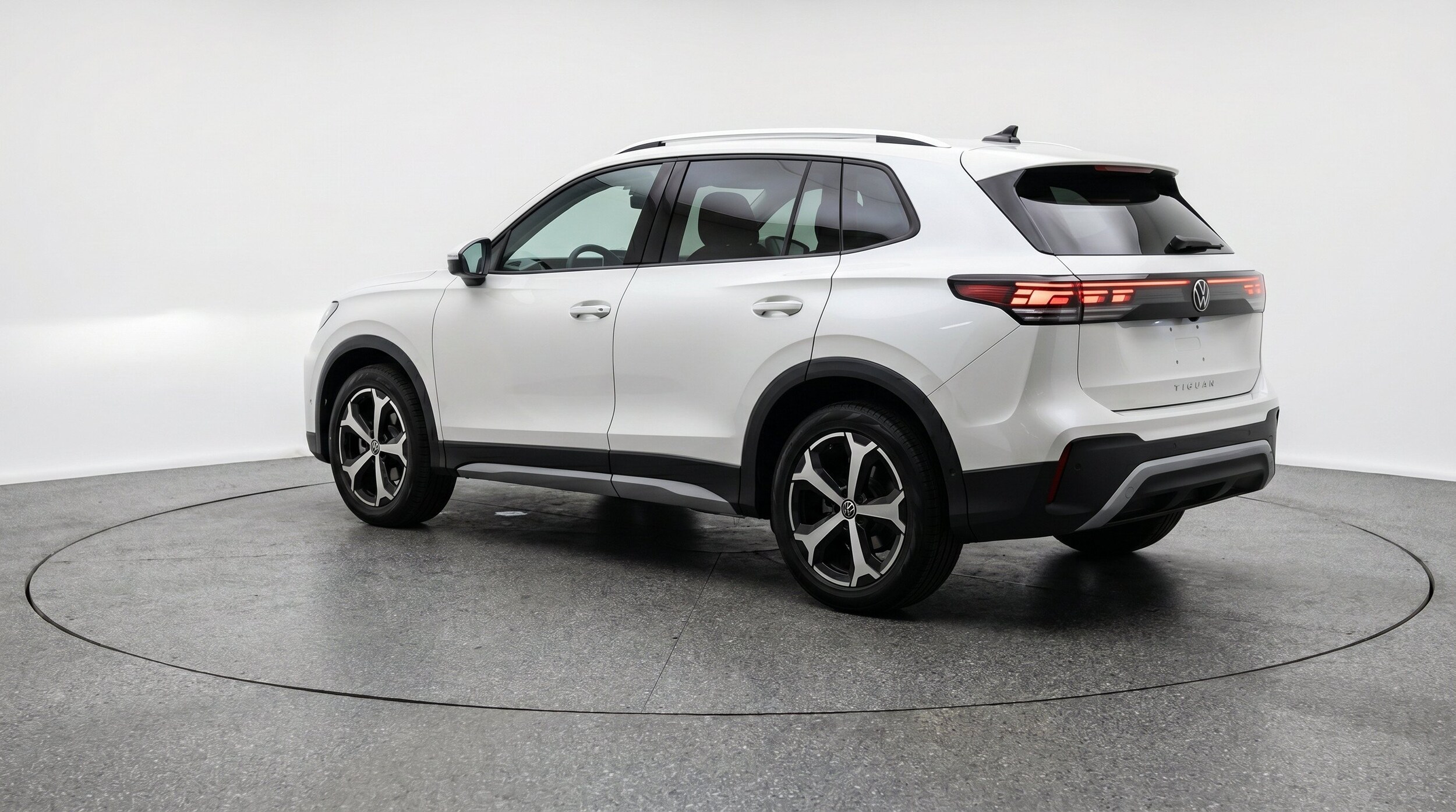 Thumbnail: 2026 Volkswagen Tiguan - 6