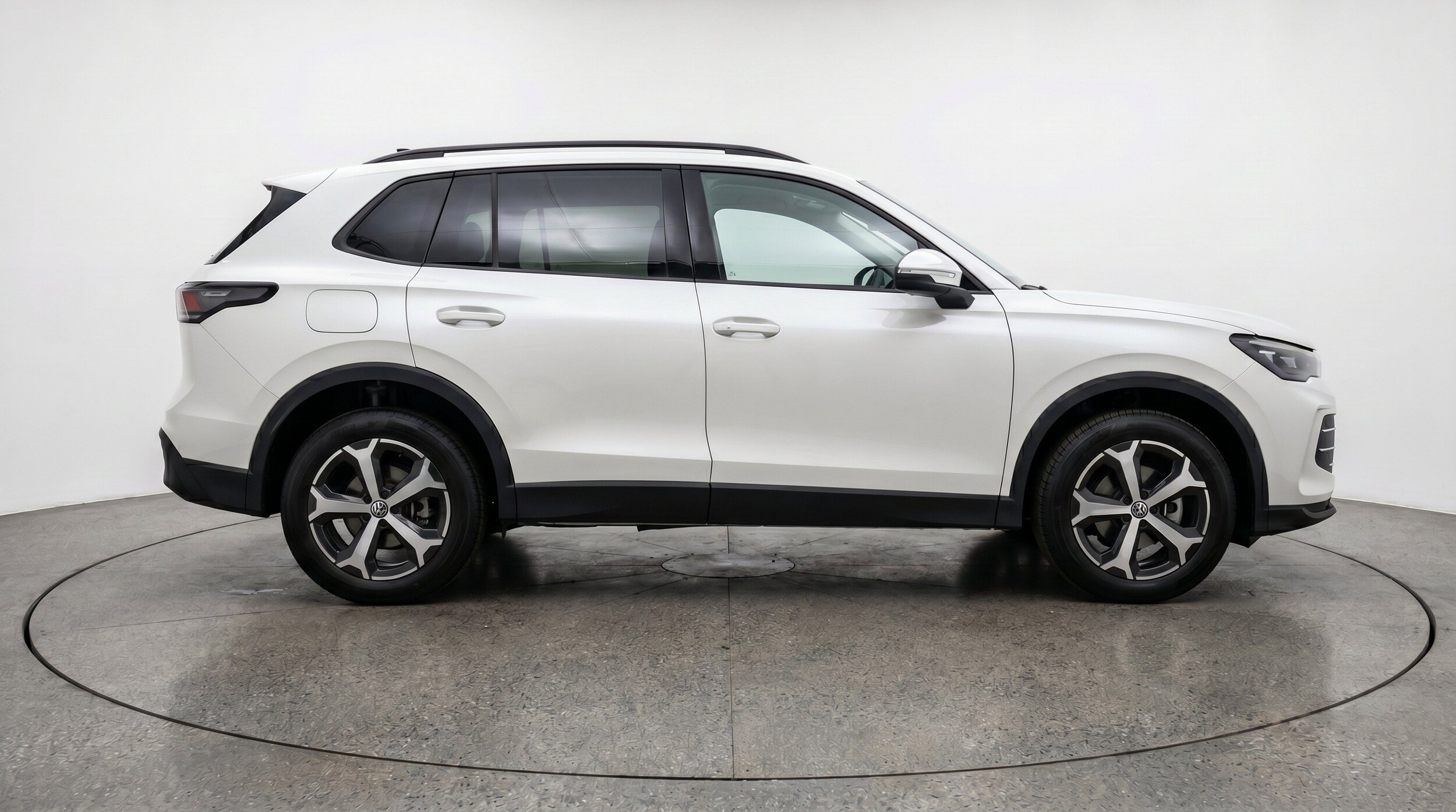 Thumbnail: 2026 Volkswagen Tiguan - 11